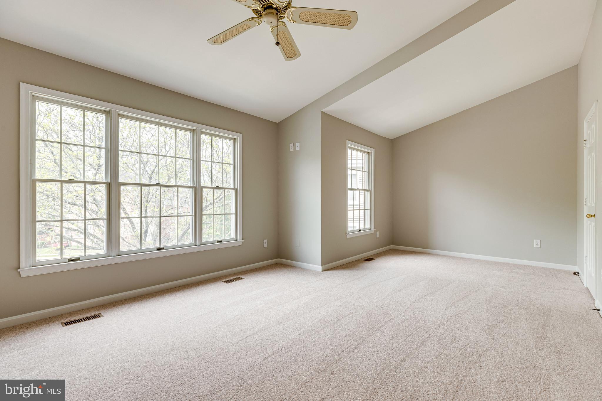 LIFESTYLE AT SULLY STATION - Residential