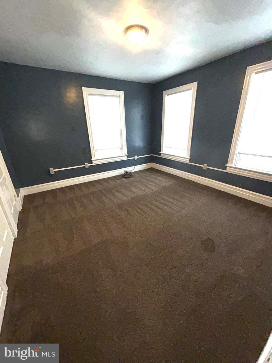 Large 4 bedroom half house with off street parking and shared back yard. 

No Smoking. $50 nonrefundable application fee required per applicant and if selected 
$50 admin fee. 615 Min. Credit Score