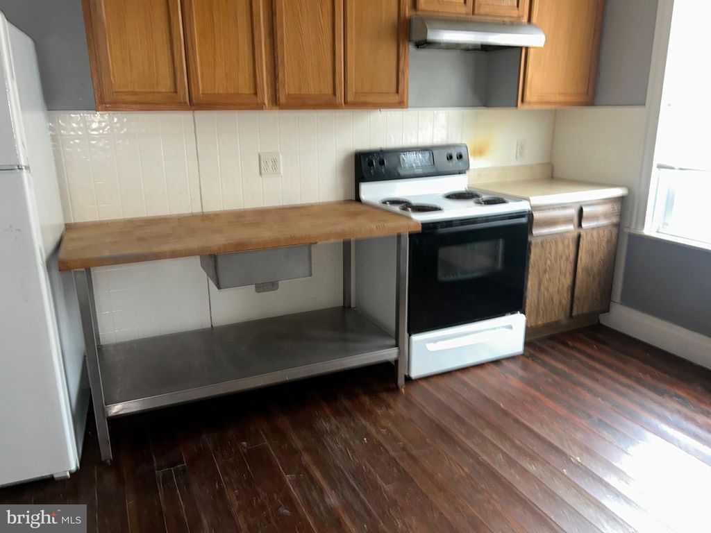 Photo of 18 S Lincoln Avenue, LEBANON, PA 17042 (MLS # PALN2024072)