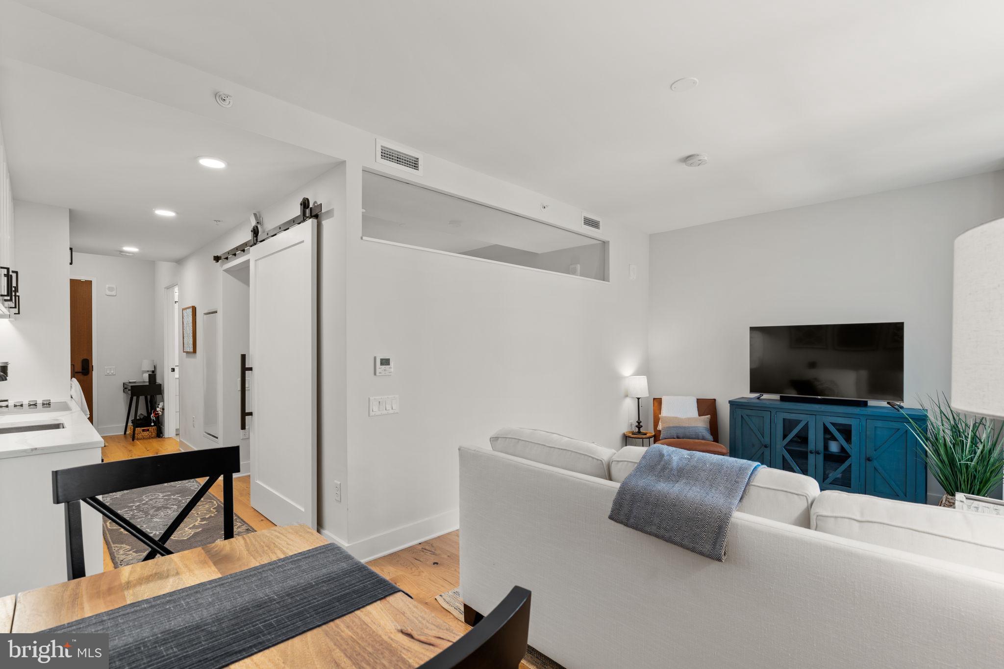 1211 VAN STREET SE 814