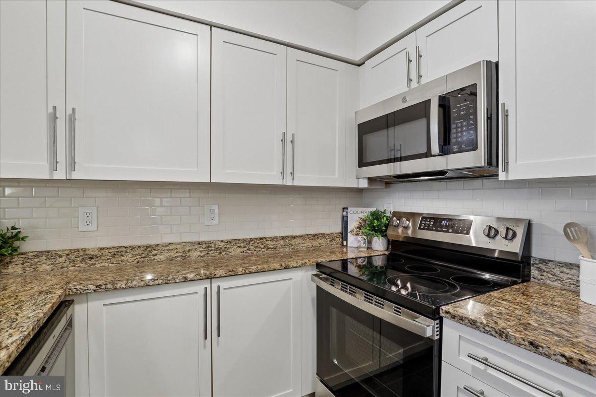 10101 GROSVENOR PLACE 217
