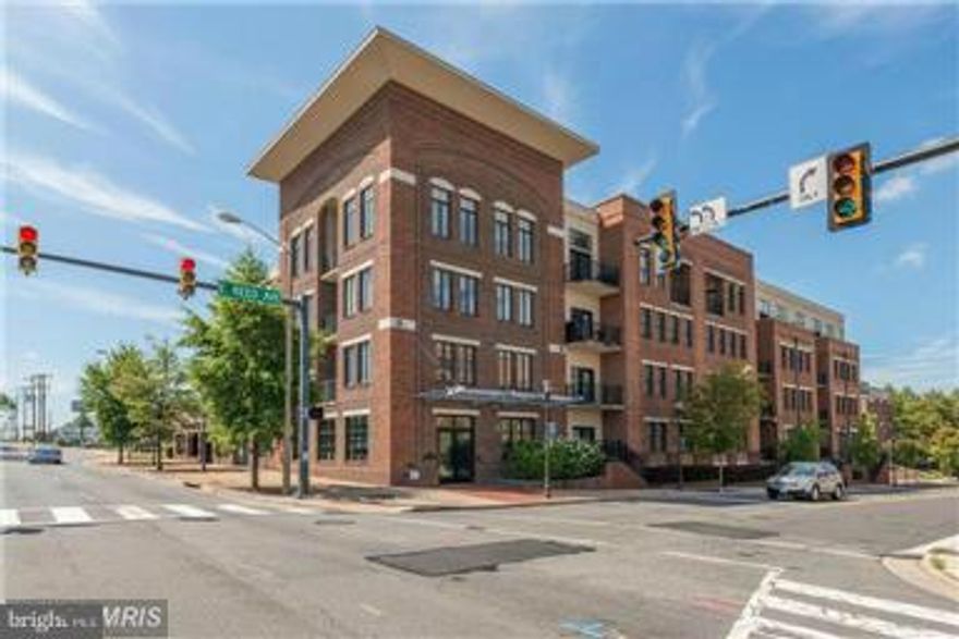 Terrific 2 BR, 2 BA corner unit, great Potomac Yards location.  Hdwd flrs throughout, private balcony, quiet side of building.  Gar parking.  High ceilings, washer & dryer.  Vacant, available now.  Only about 5 lights to DC.  Great  walk-able location, next door to Del Ray &  across the street next to restaurants, shopping, movies, etc. Fresh paint throughout just completed.