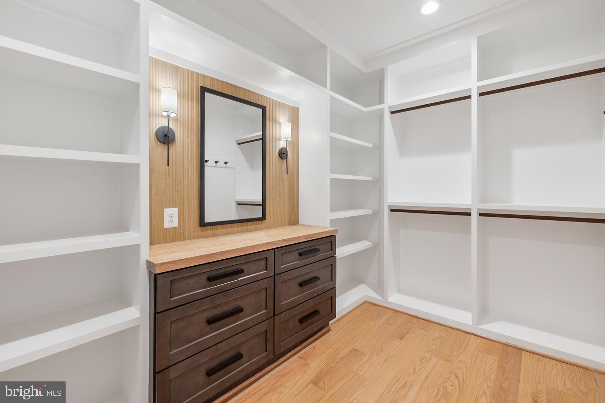 RAYMONDALE - Residential