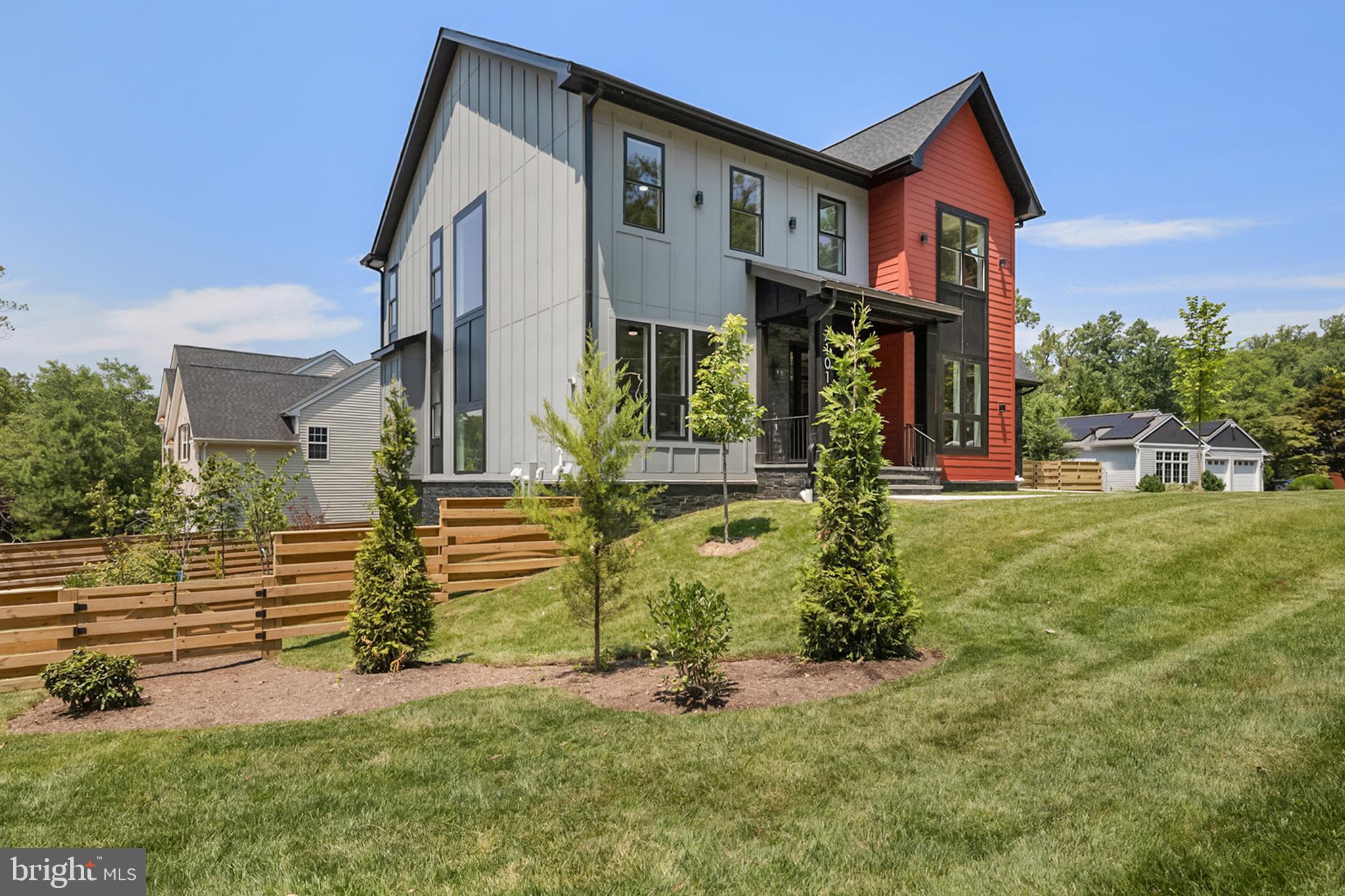 RAYMONDALE - Residential