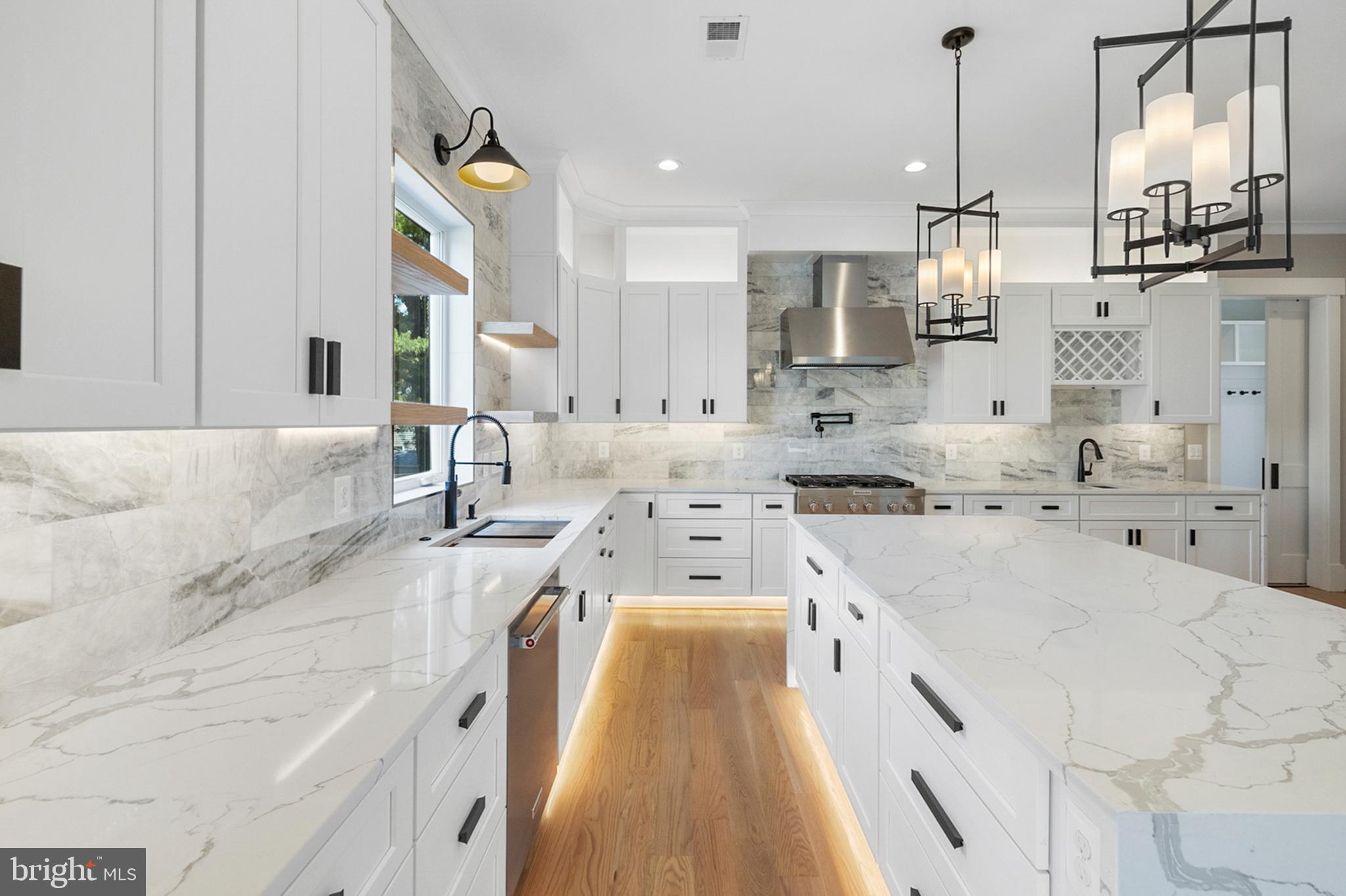 RAYMONDALE - Residential