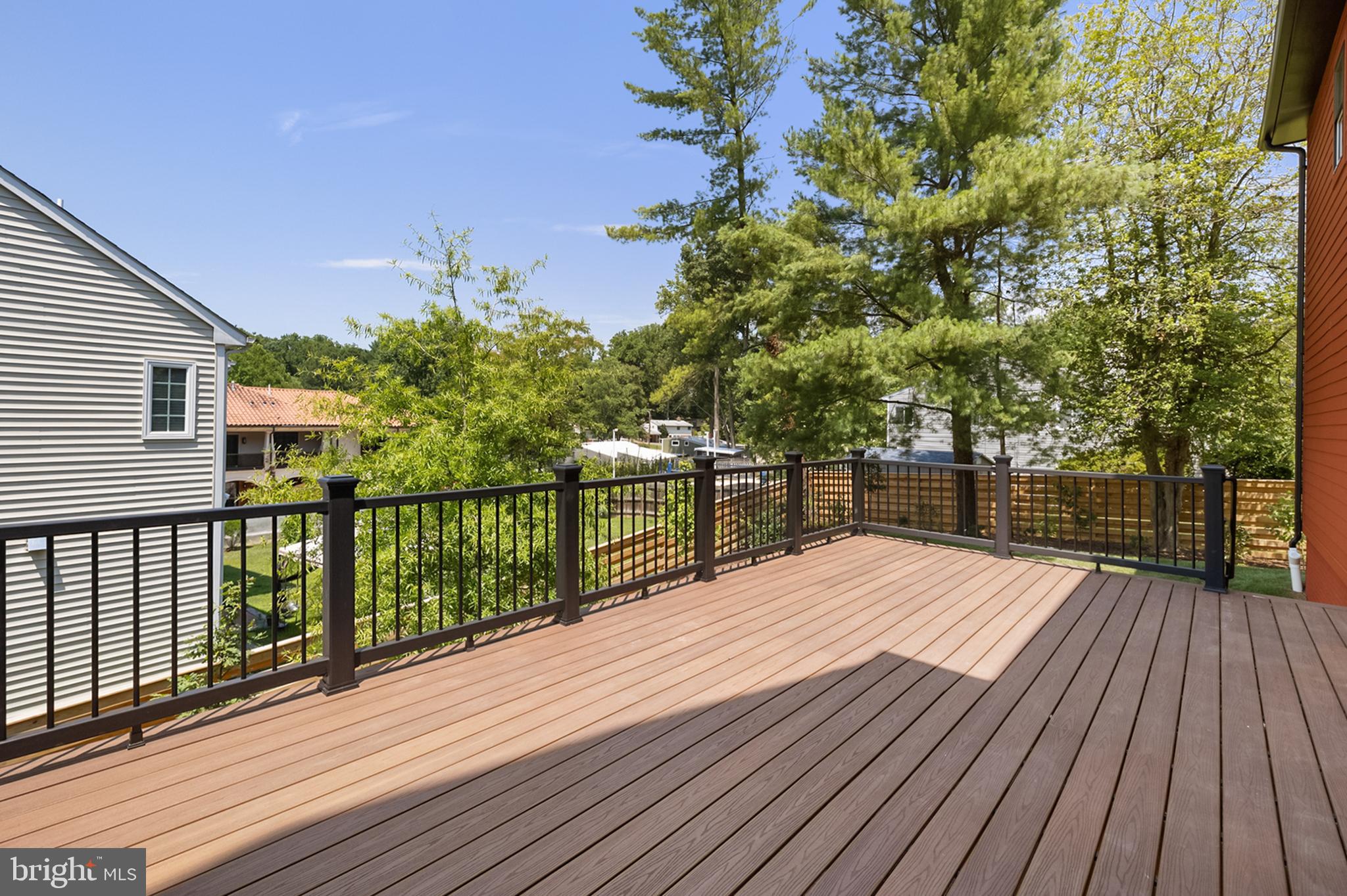 RAYMONDALE - Residential