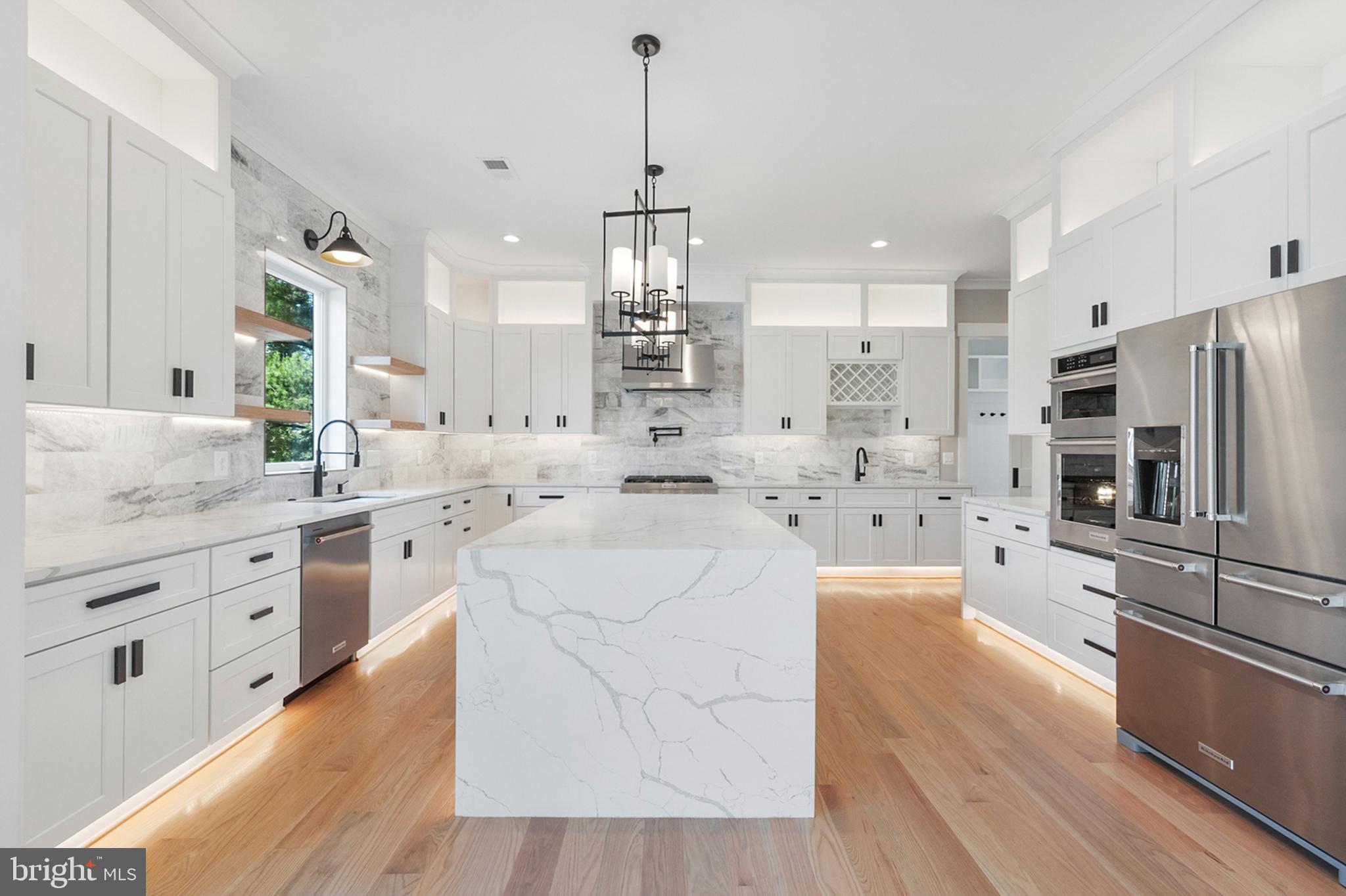 RAYMONDALE - Residential