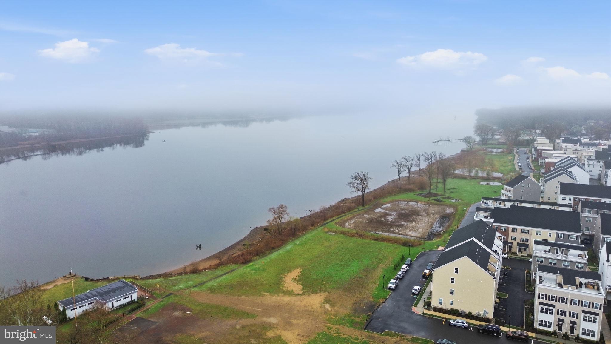 WATERSIDE - Residential