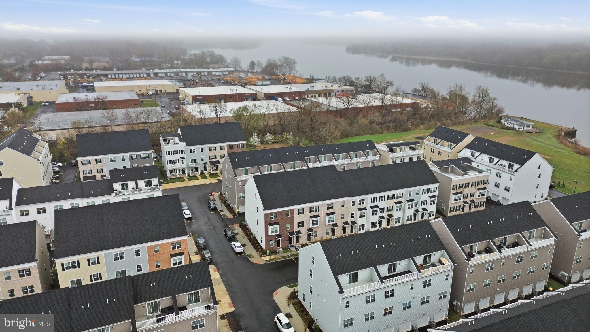 WATERSIDE - Residential