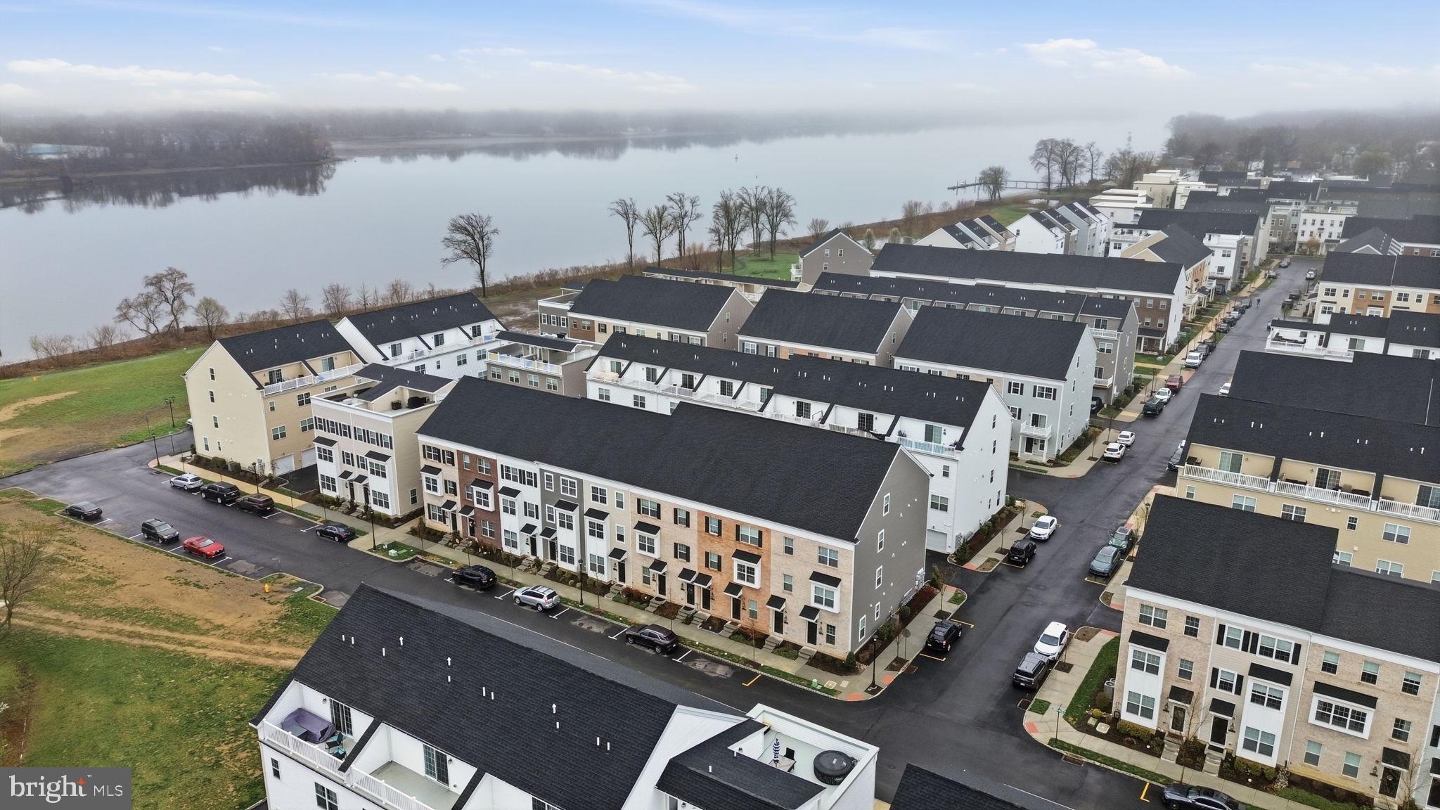 WATERSIDE - Residential