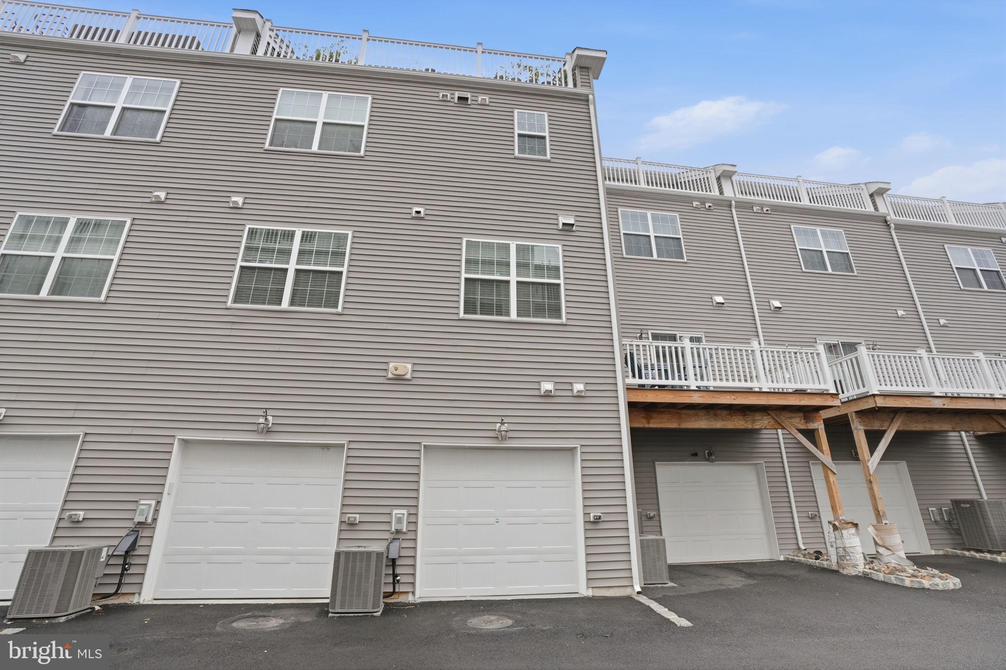 WATERSIDE - Residential