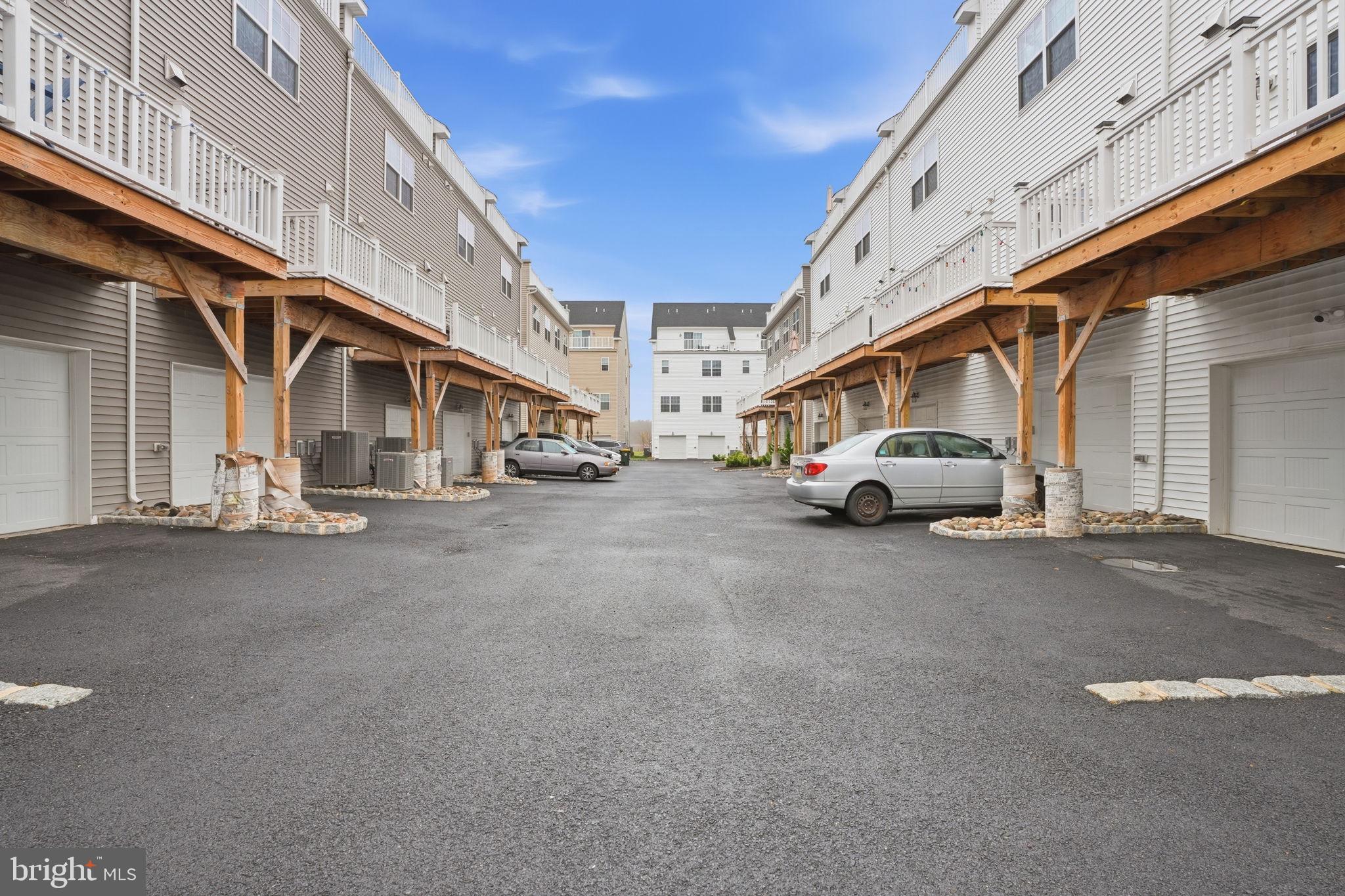 WATERSIDE - Residential