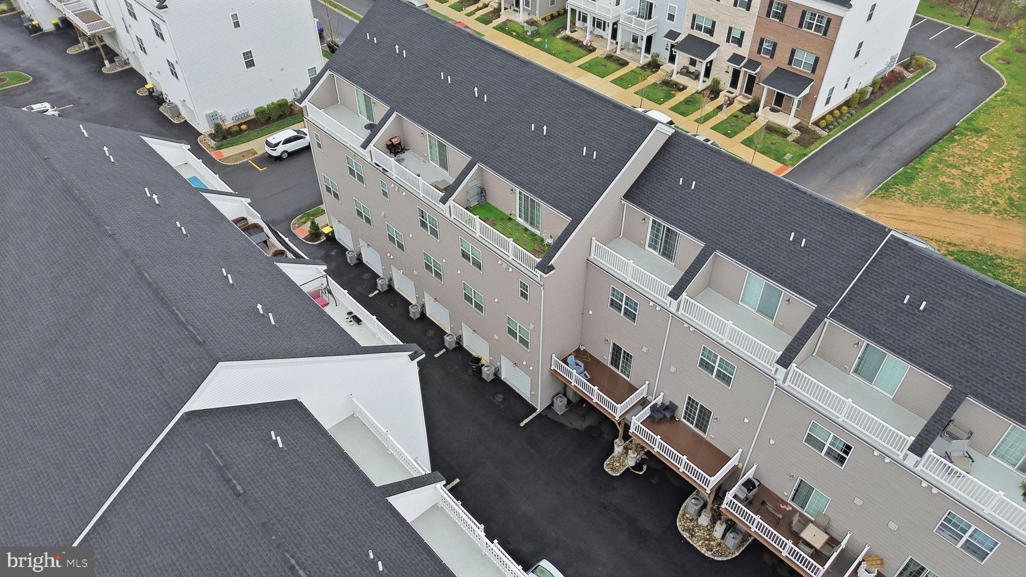 WATERSIDE - Residential