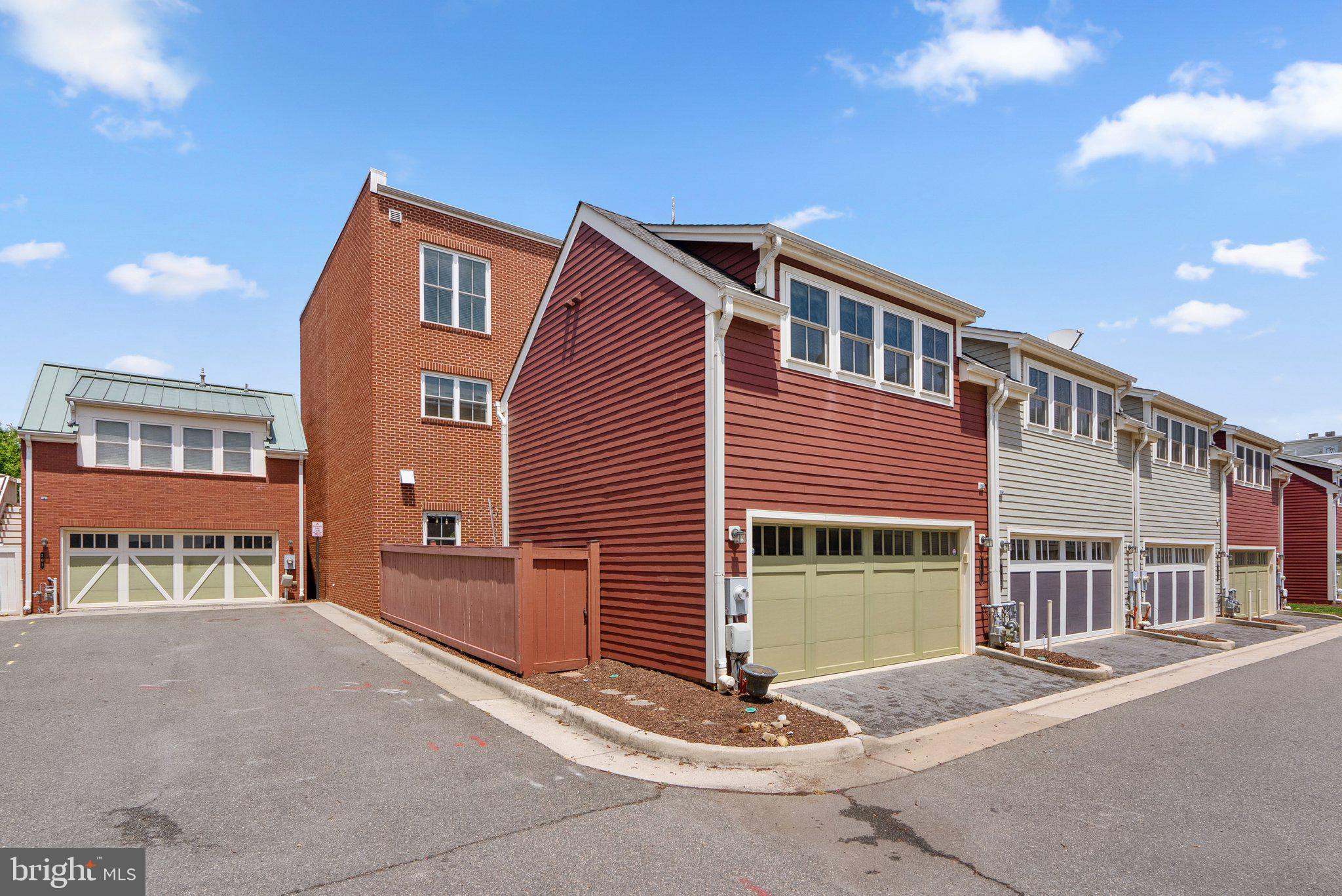 POTOMAC YARD - Residential Lease