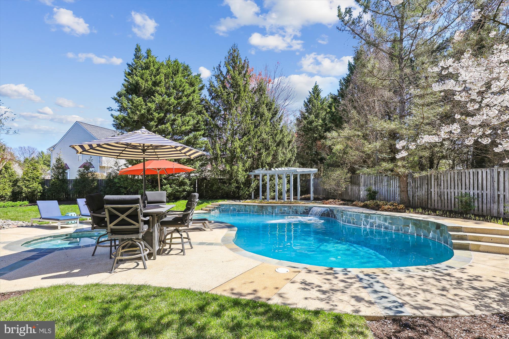 ISLAND CREEK - Residential