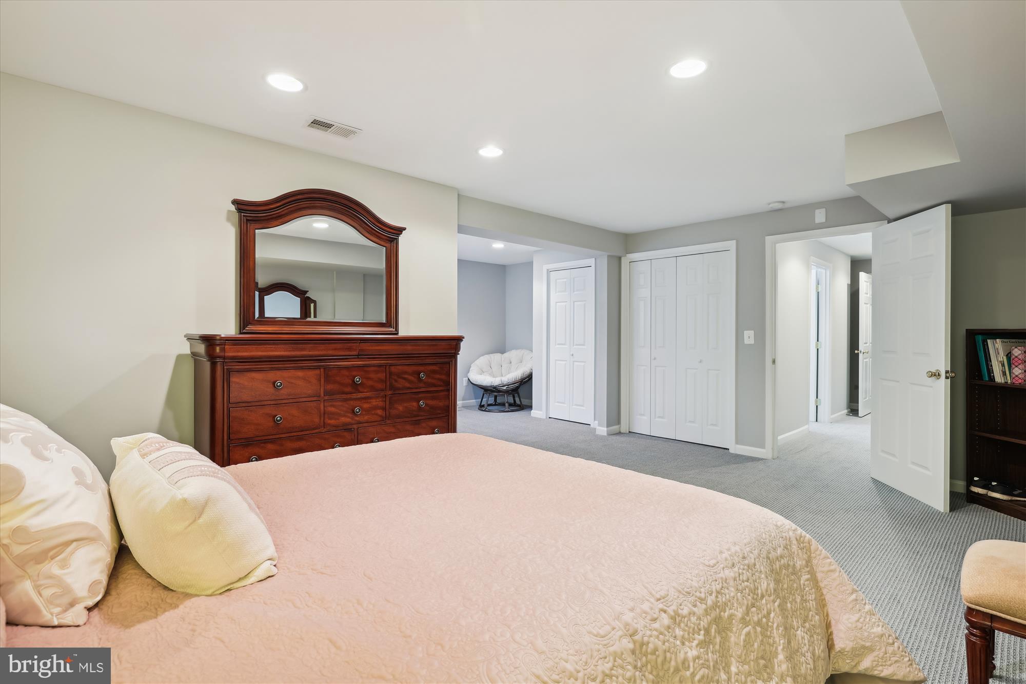 ISLAND CREEK - Residential