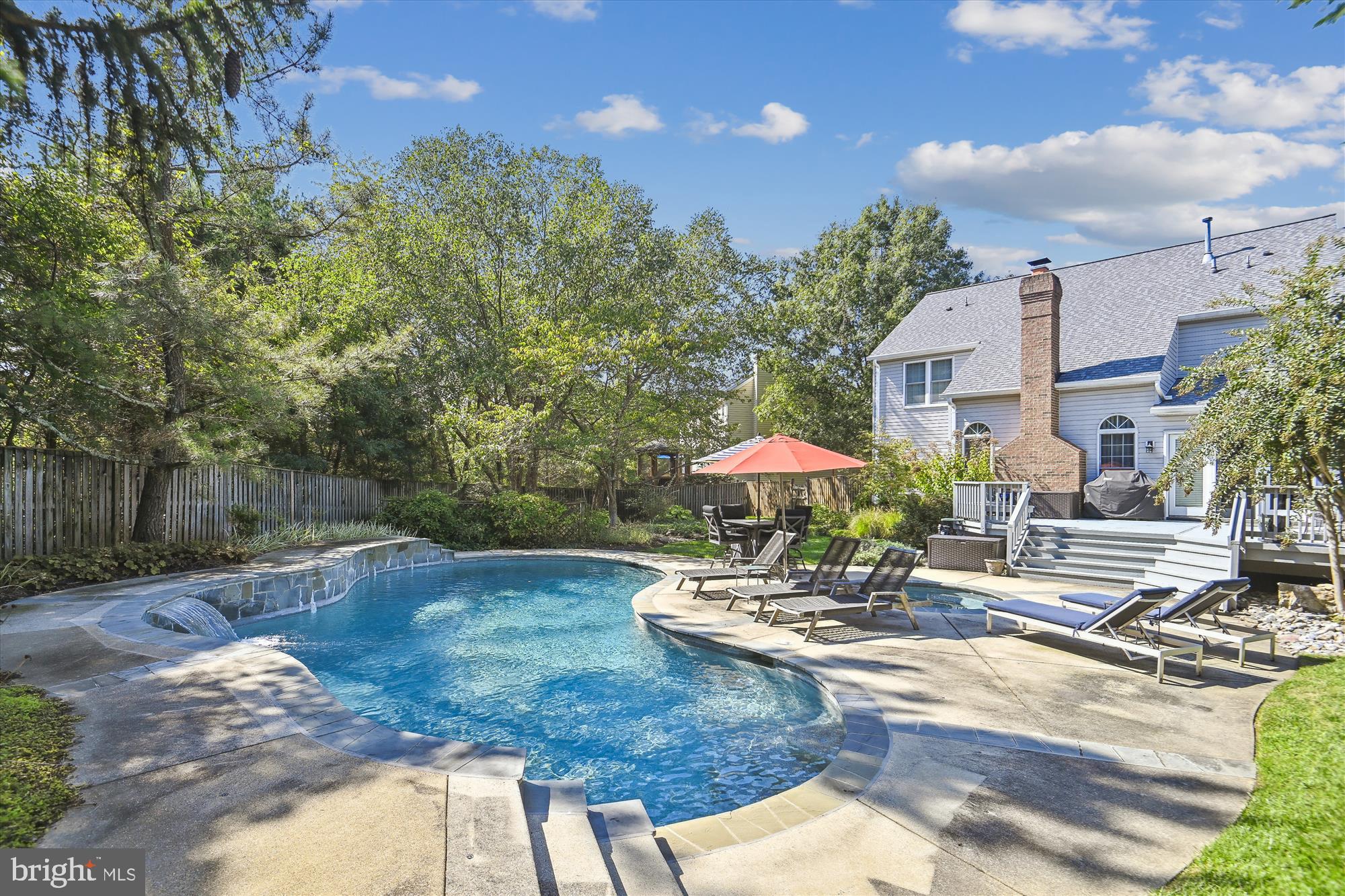 ISLAND CREEK - Residential