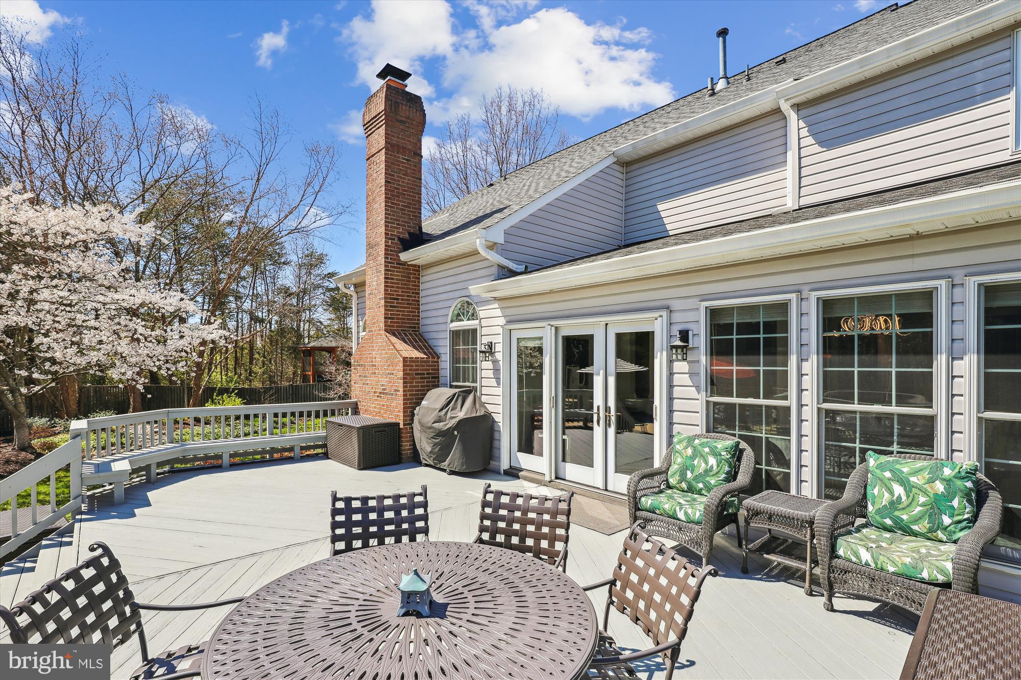 ISLAND CREEK - Residential