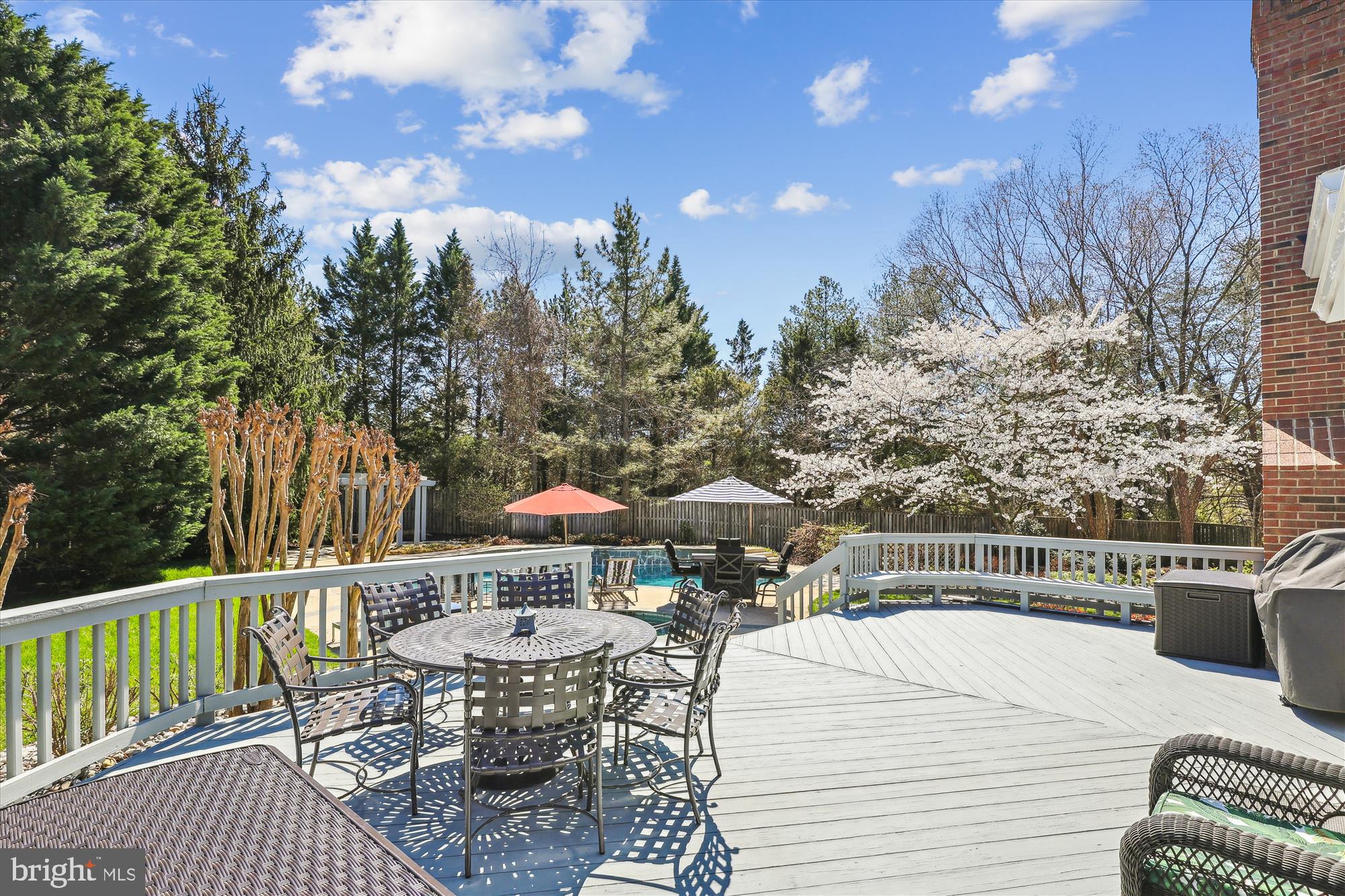 ISLAND CREEK - Residential