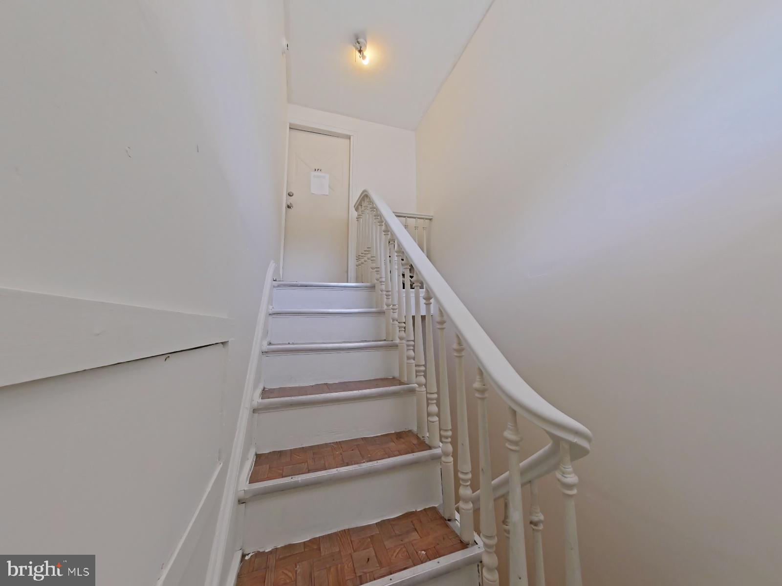 FRANKFORD - Commercial Sale