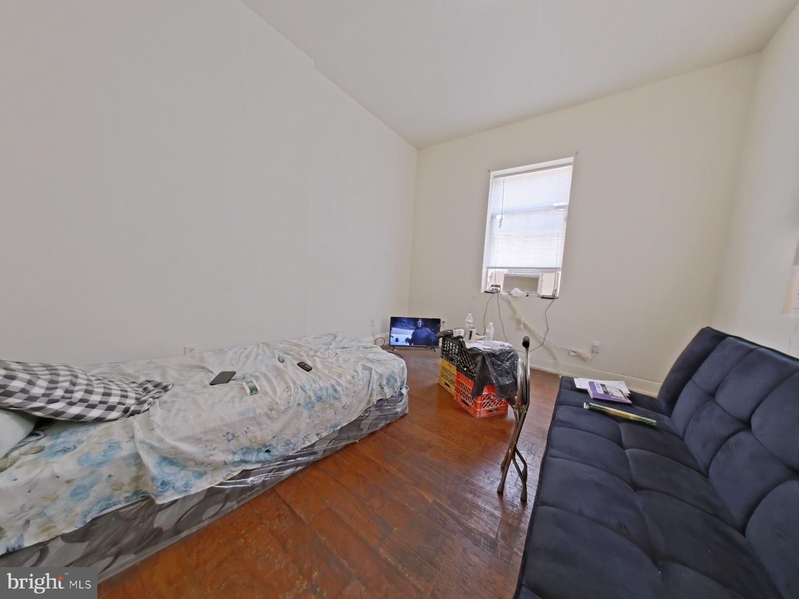 FRANKFORD - Commercial Sale