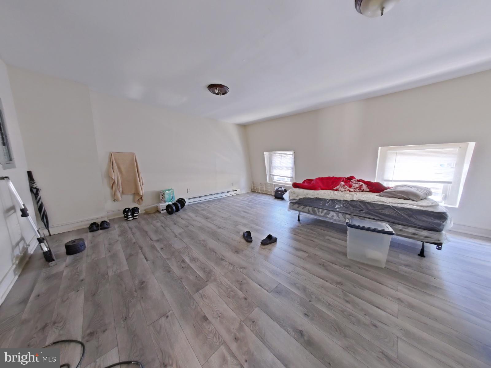 FRANKFORD - Commercial Sale