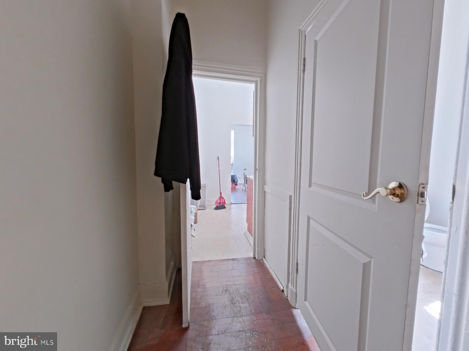 FRANKFORD - Commercial Sale