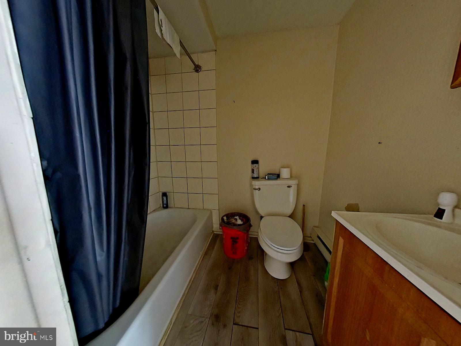 FRANKFORD - Commercial Sale