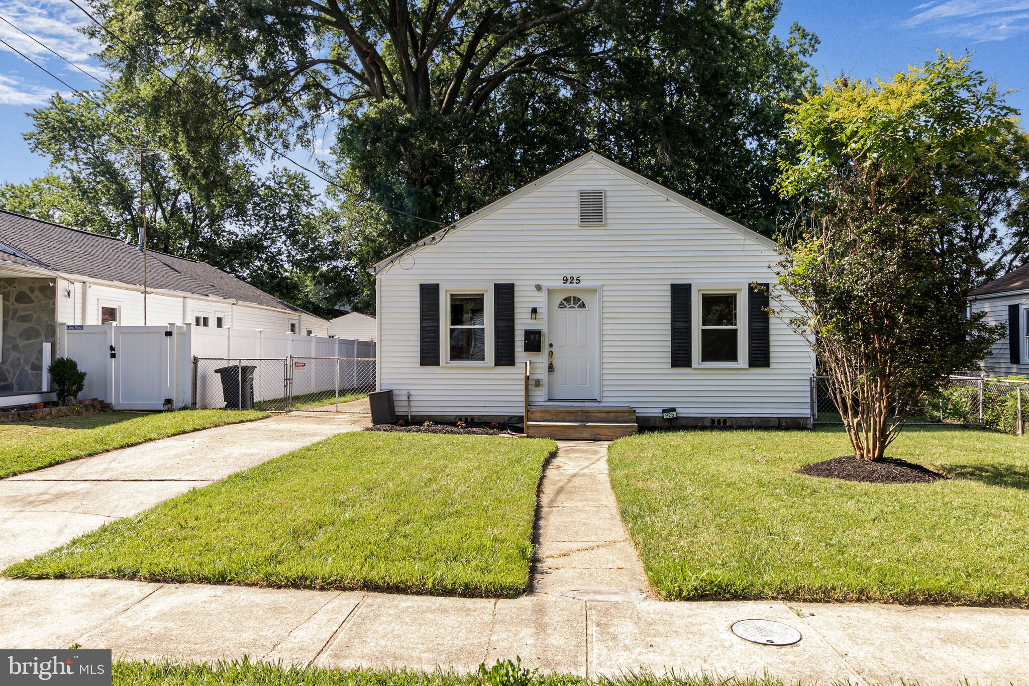Welcome to 925 Barron Ave, a charming and impeccably maintained 3-bedroom, 1-bathroom home that’s truly move-in ready! This cozy residence offers spacious rooms, fresh interior paint, and brand-new carpeting throughout, making it a perfect starter home or smart investment. Enjoy comfort year-round with ceiling fans in every room and central A/C. The updated bathroom features a sleek new shower system, adding a modern touch to the space. Step outside to a fully fenced-in backyard , perfect for pets, play, or gardening and take advantage of the handy storage shed for your tools or seasonal items. A 2-car parking pad offers convenient off-street parking, and best of all: NO HOA! Don’t miss this opportunity to own a beautifully home. ACT FAST, WILL NOT LAST!