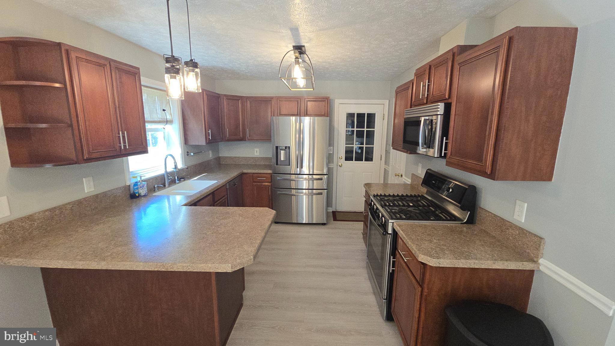 FOXCREST MANOR - Residential