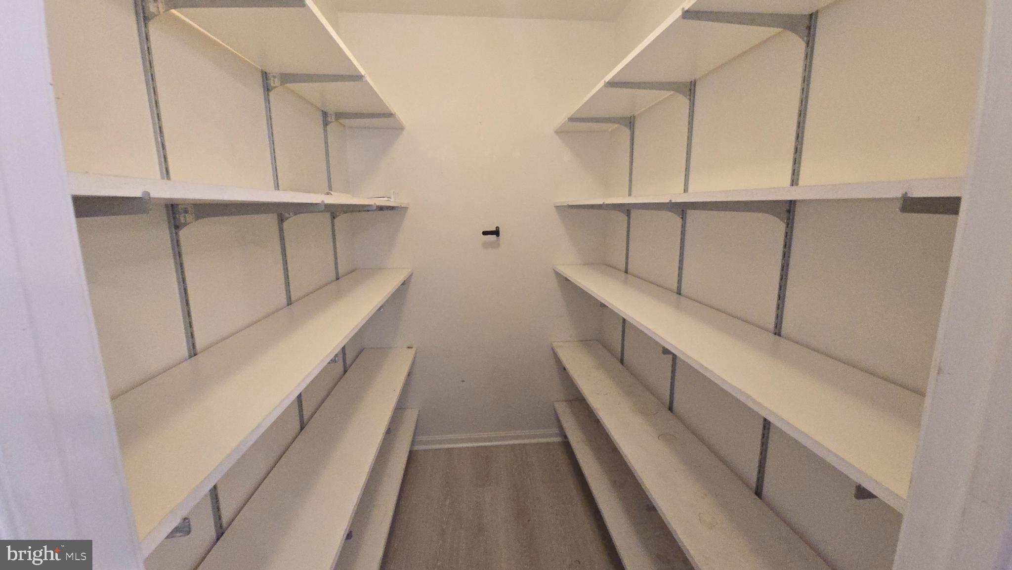 FOXCREST MANOR - Residential