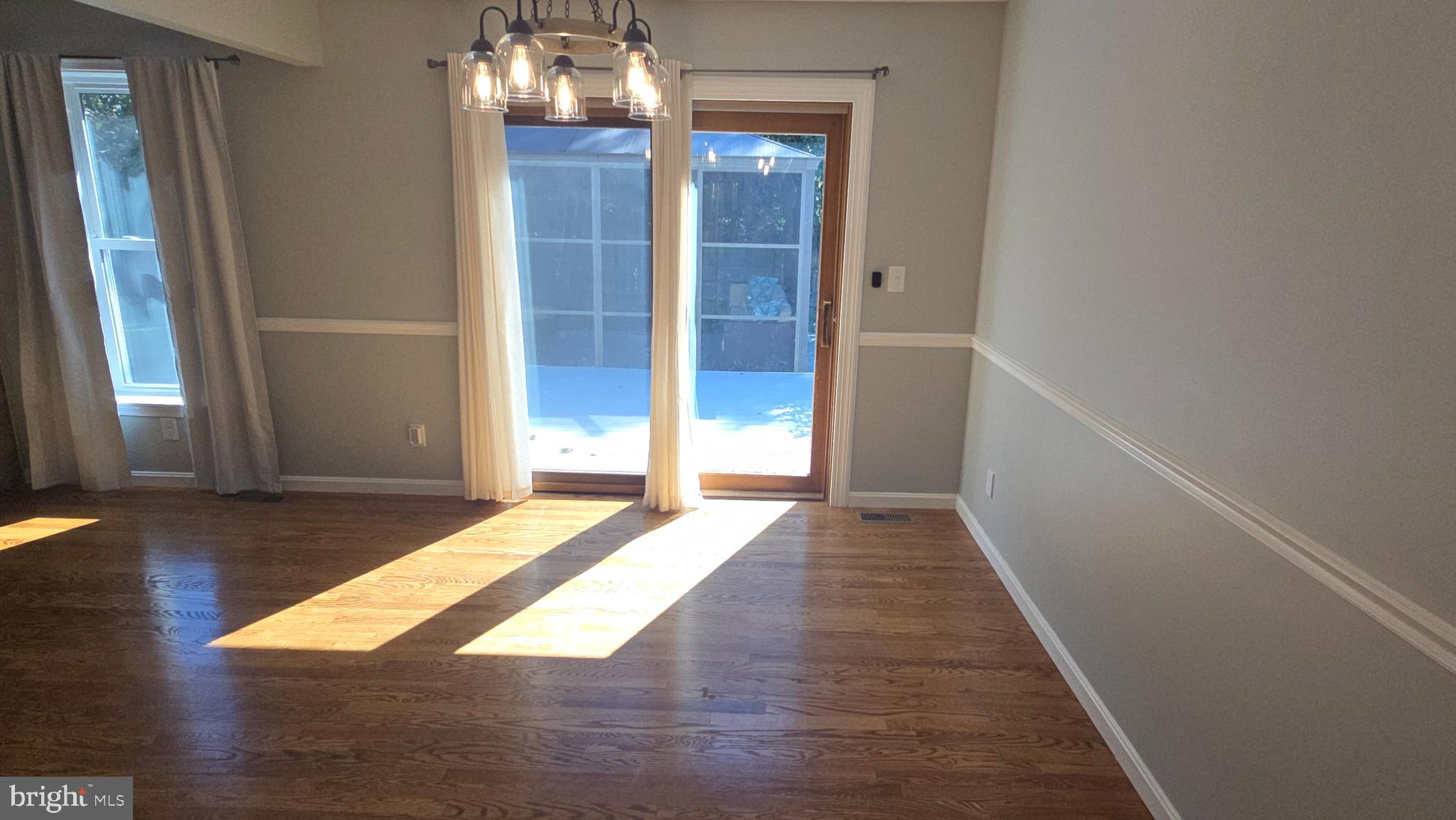 FOXCREST MANOR - Residential