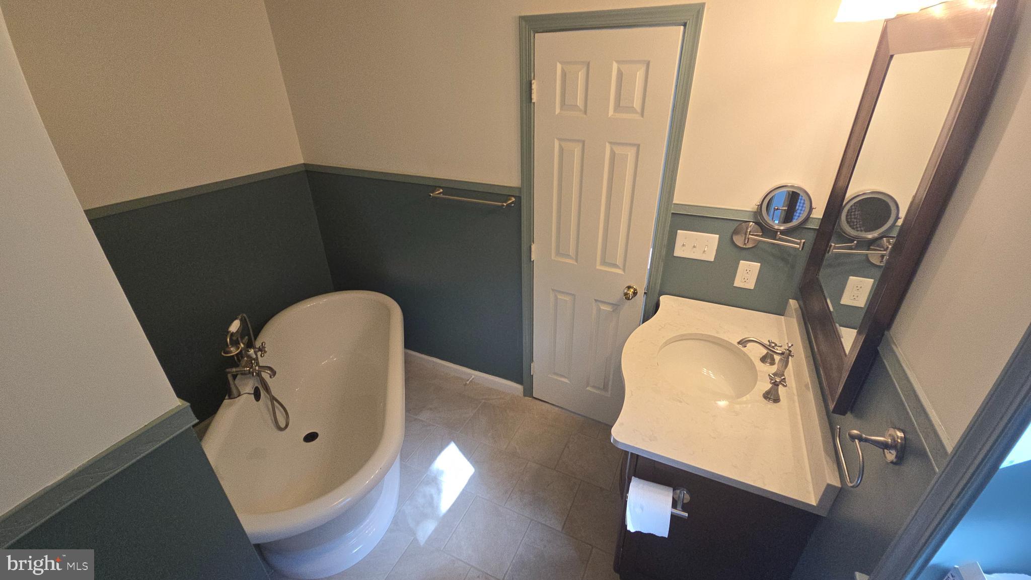 FOXCREST MANOR - Residential