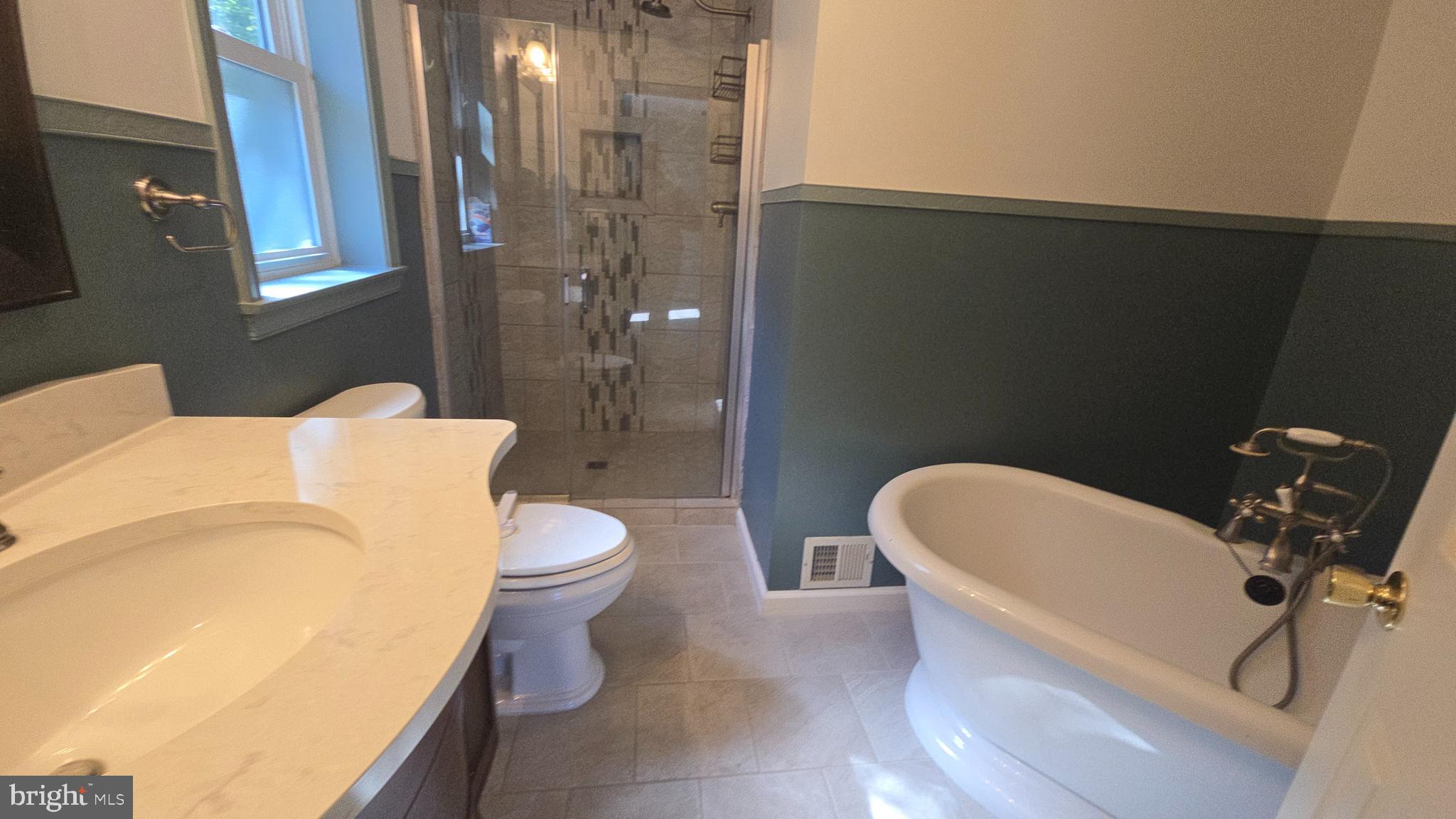 FOXCREST MANOR - Residential