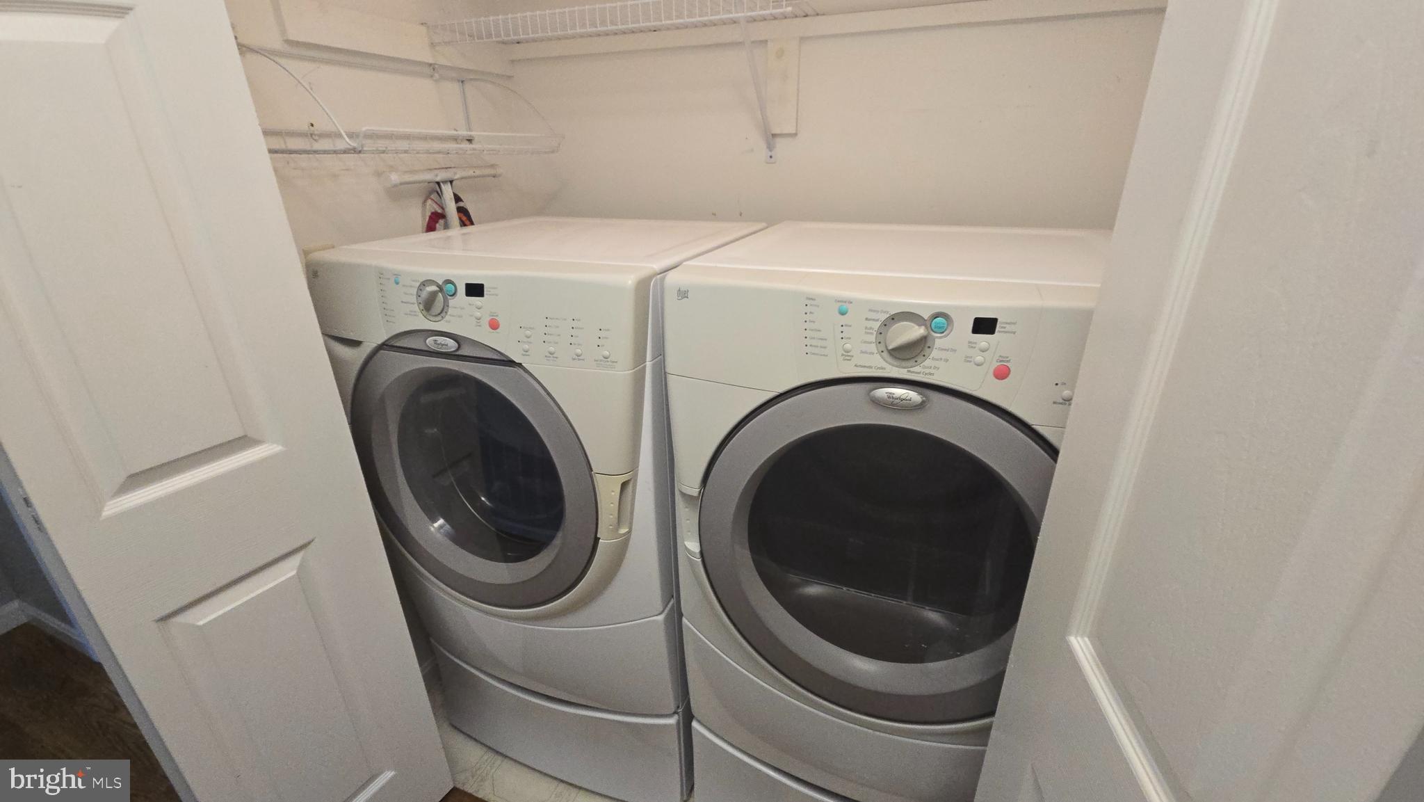 FOXCREST MANOR - Residential