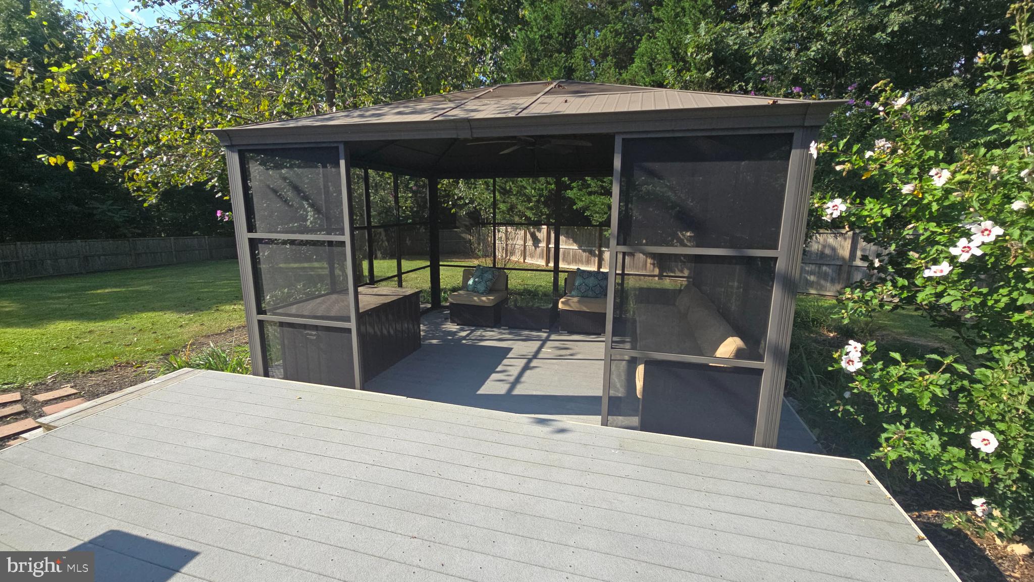 FOXCREST MANOR - Residential