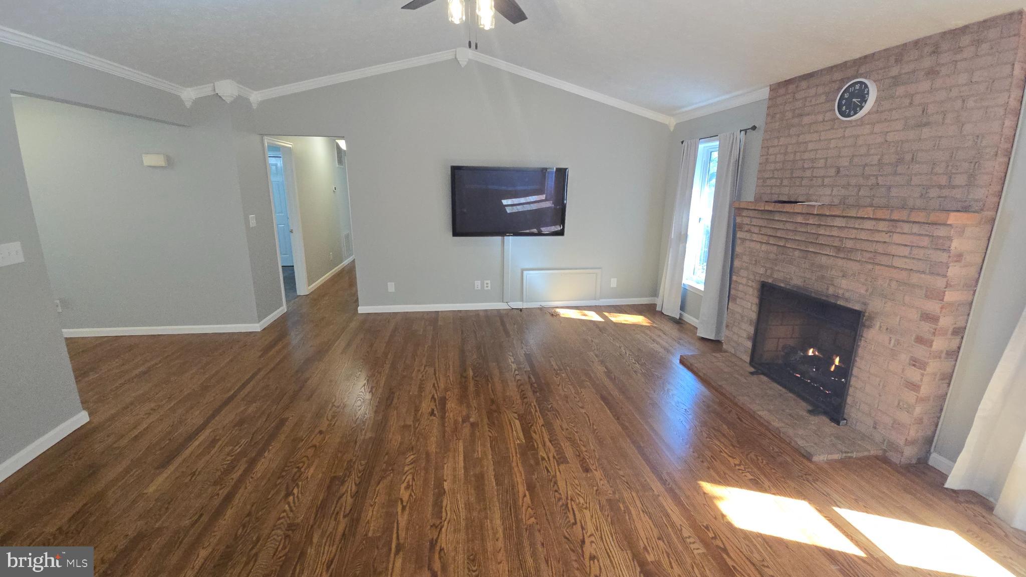 FOXCREST MANOR - Residential