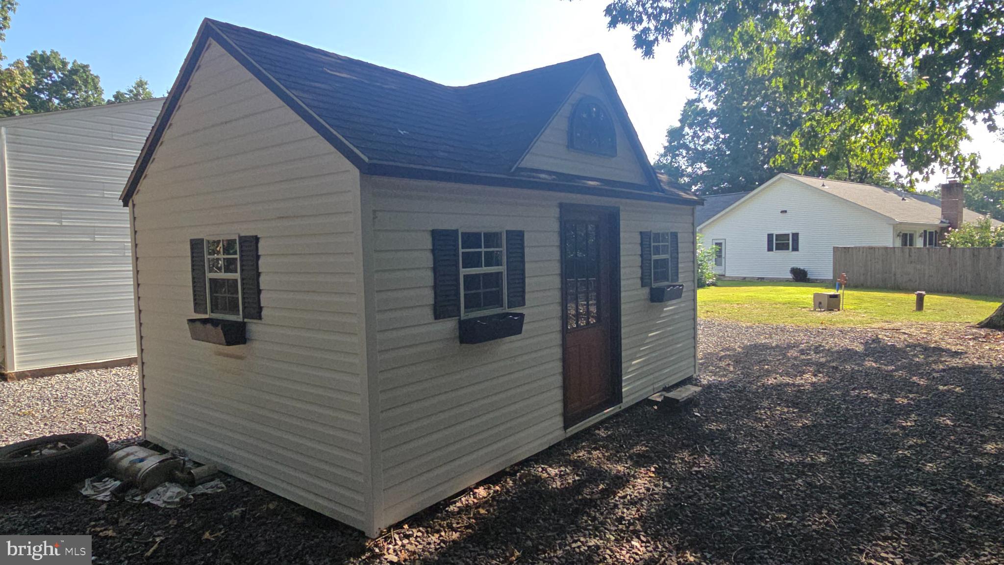 FOXCREST MANOR - Residential