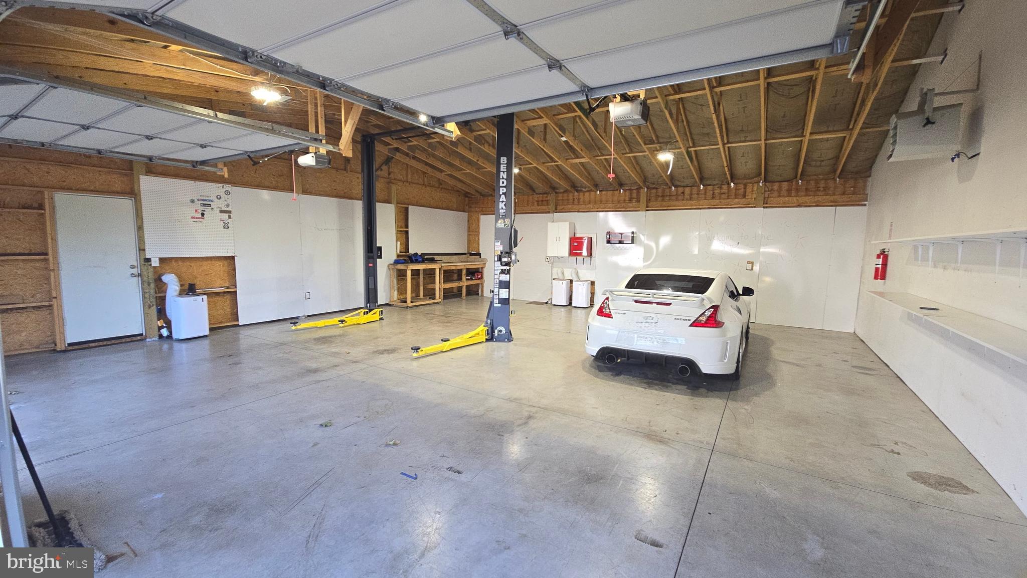 FOXCREST MANOR - Residential