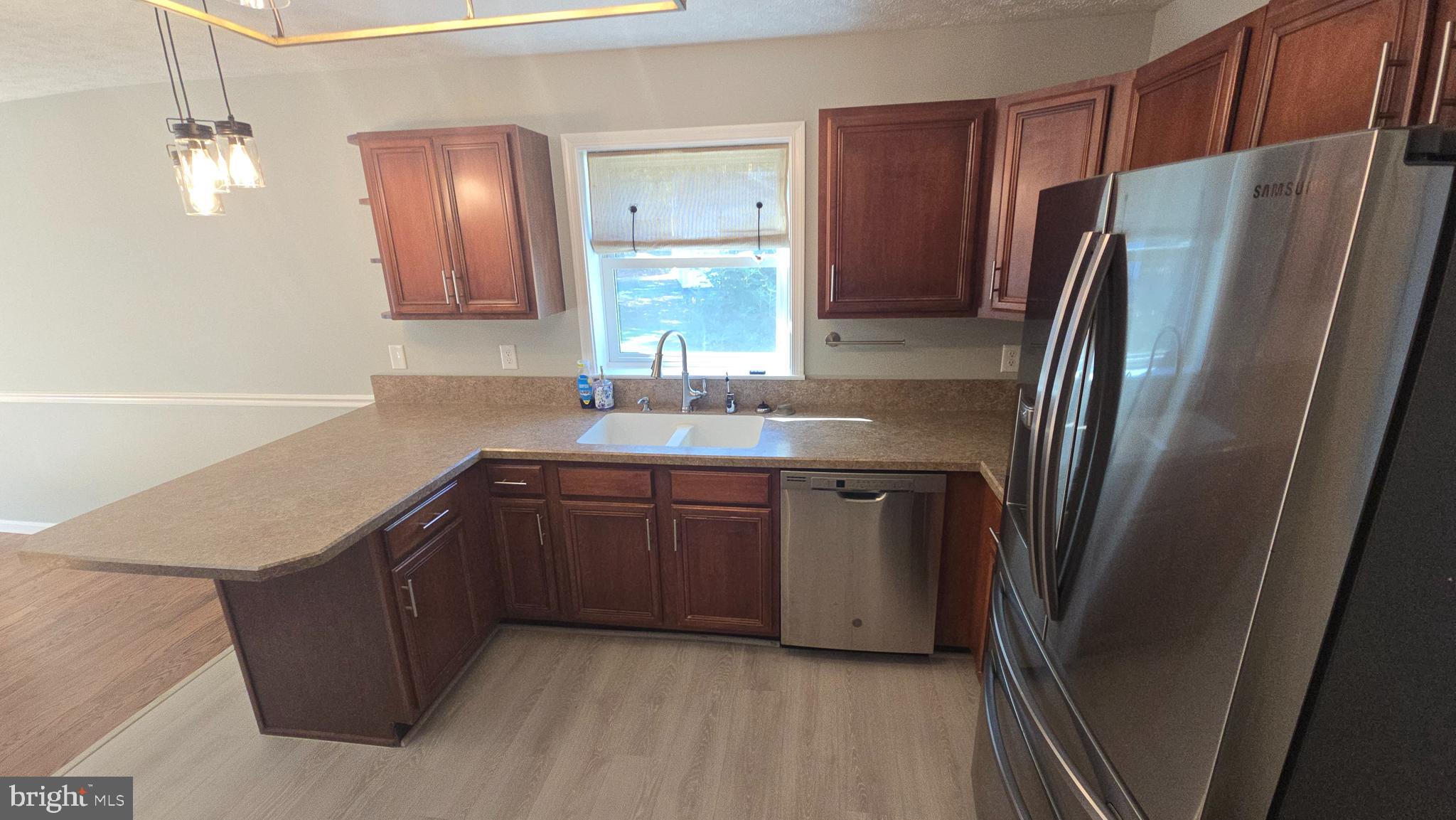 FOXCREST MANOR - Residential