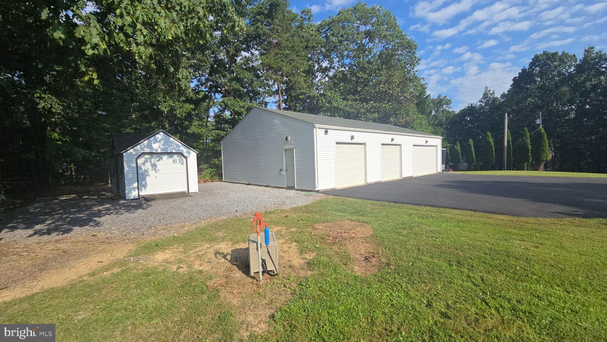 FOXCREST MANOR - Residential