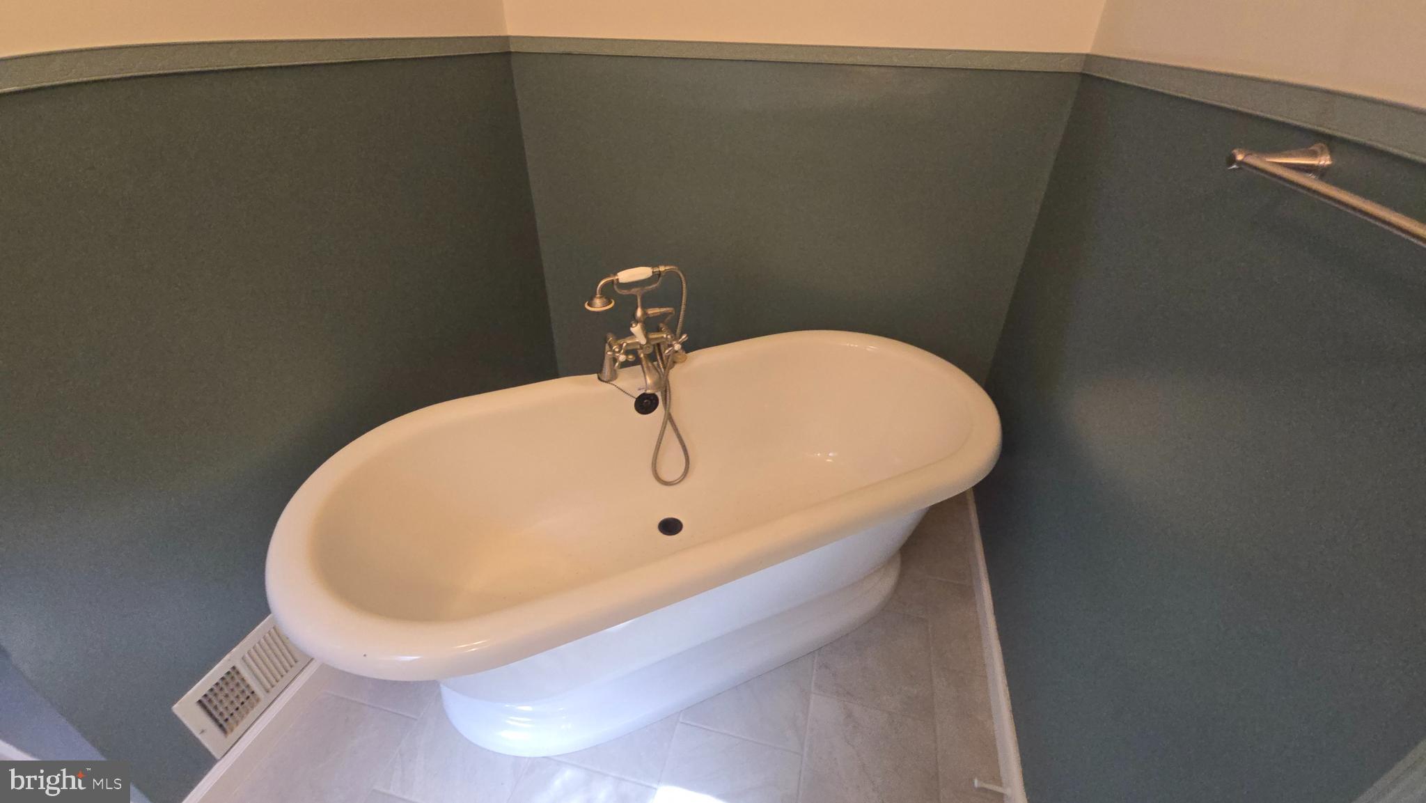 FOXCREST MANOR - Residential