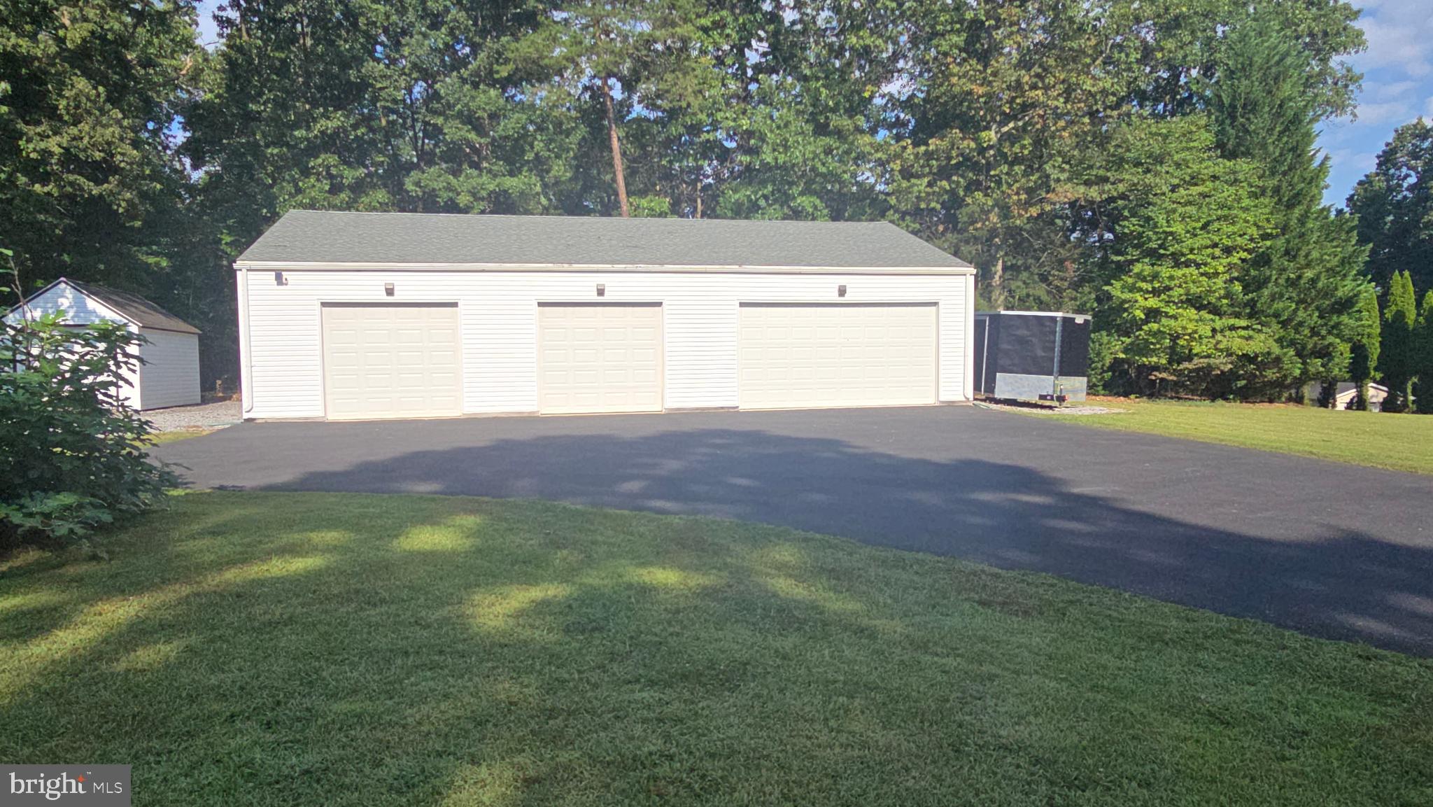 FOXCREST MANOR - Residential