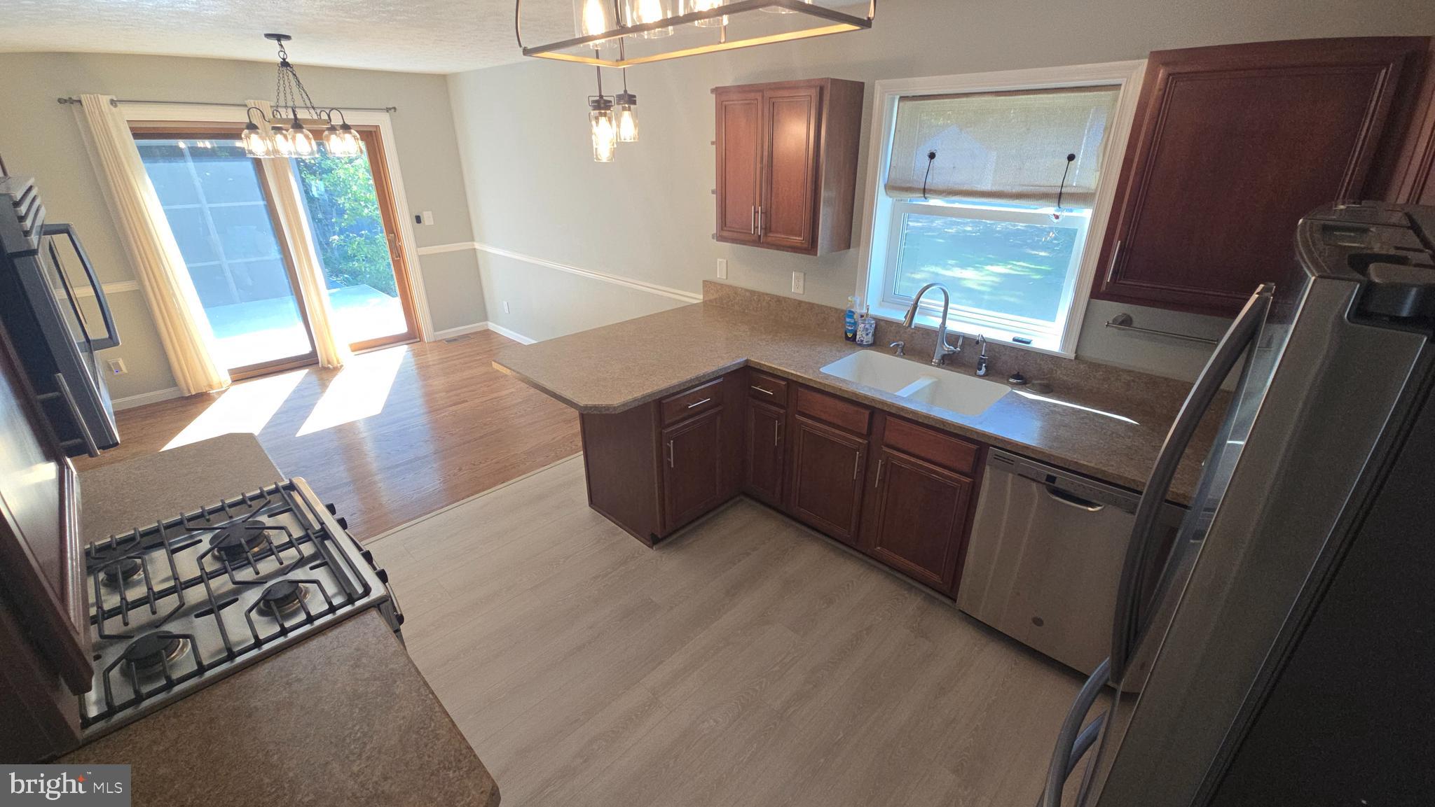 FOXCREST MANOR - Residential