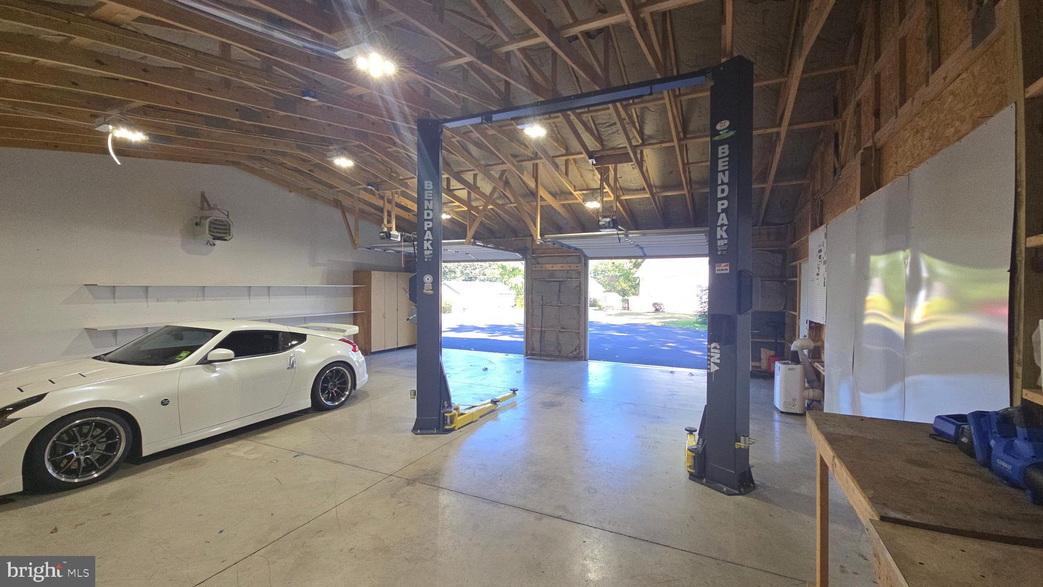 FOXCREST MANOR - Residential