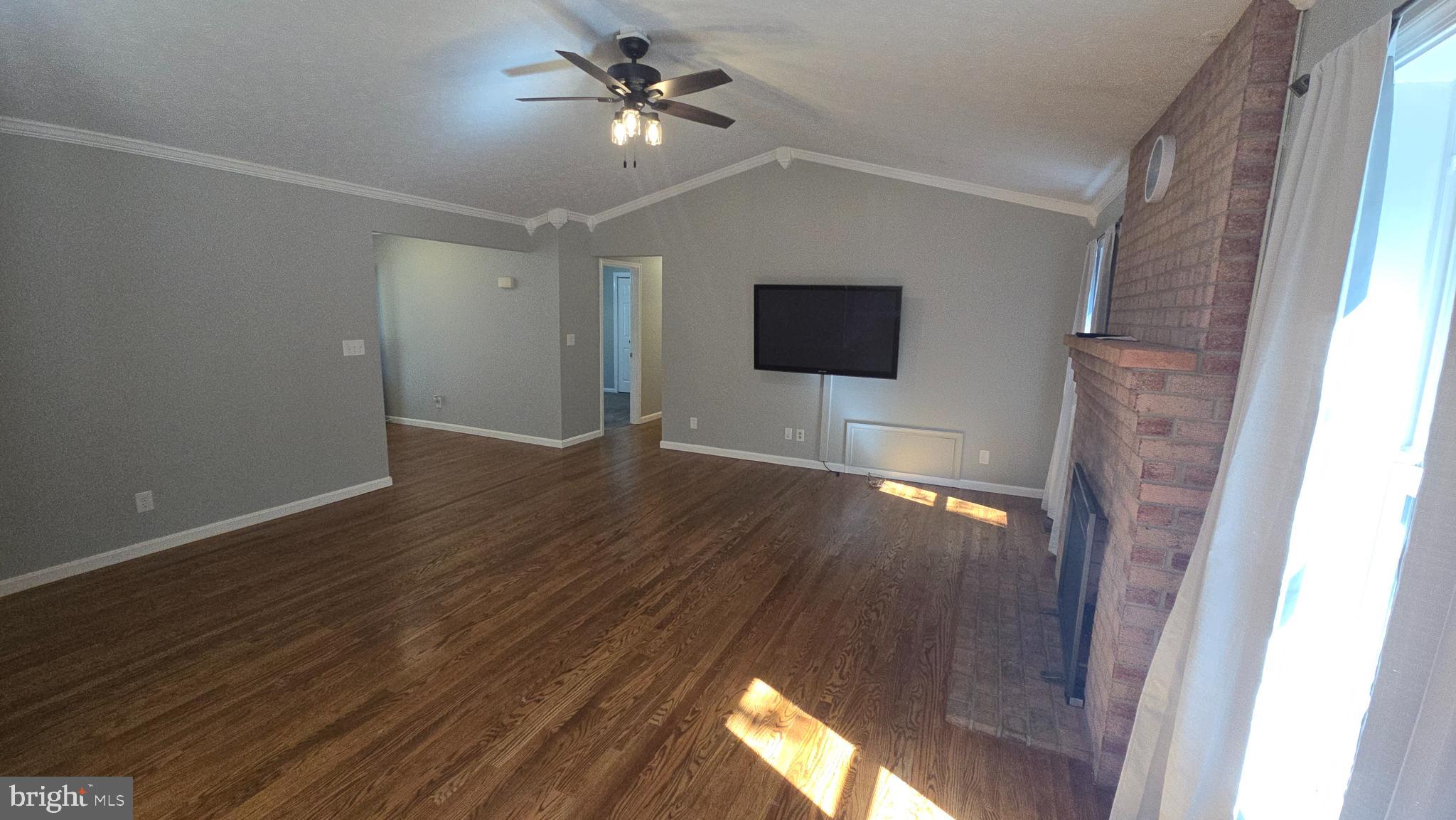 FOXCREST MANOR - Residential