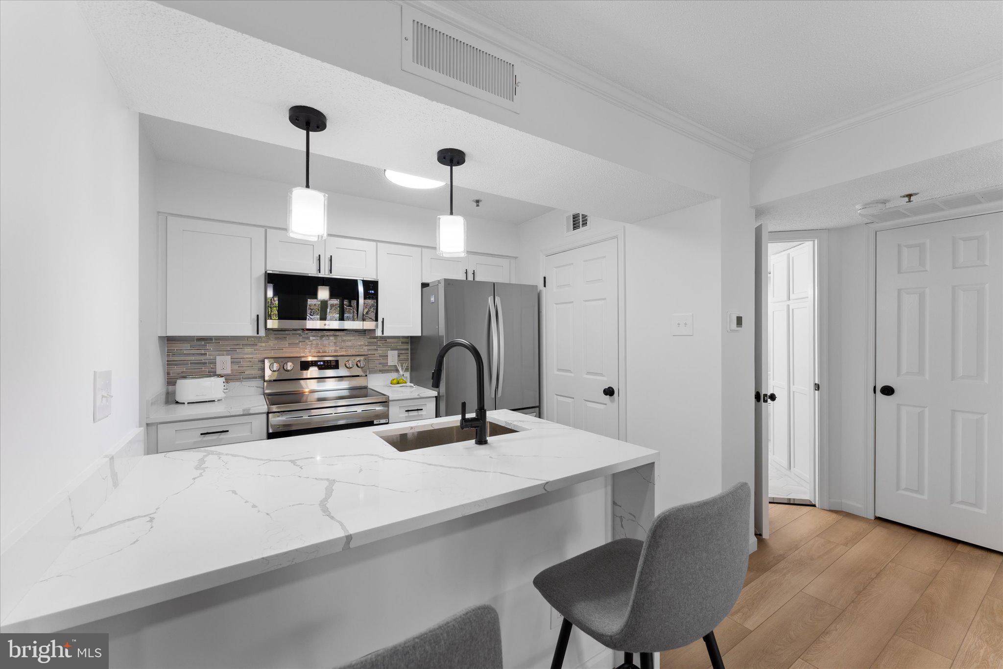 FOUNTAINS AT MCLEAN - Residential