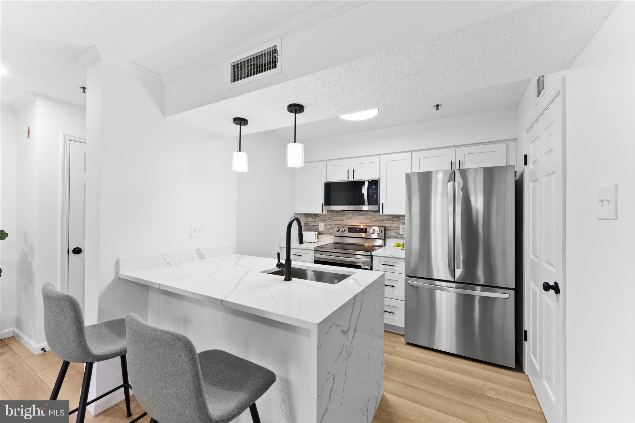 FOUNTAINS AT MCLEAN - Residential