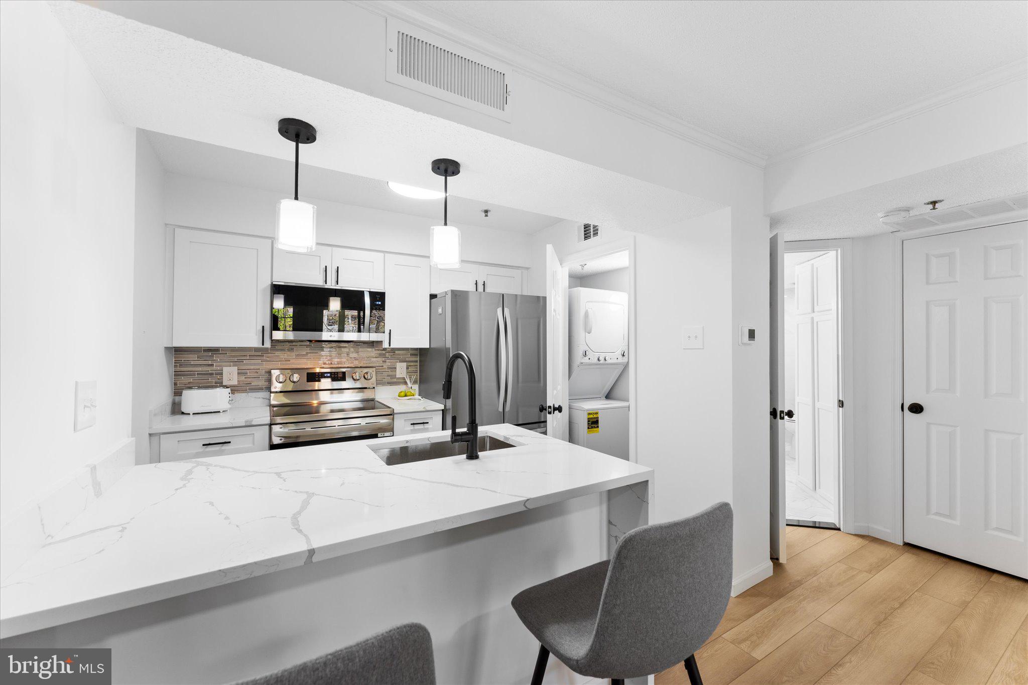 FOUNTAINS AT MCLEAN - Residential