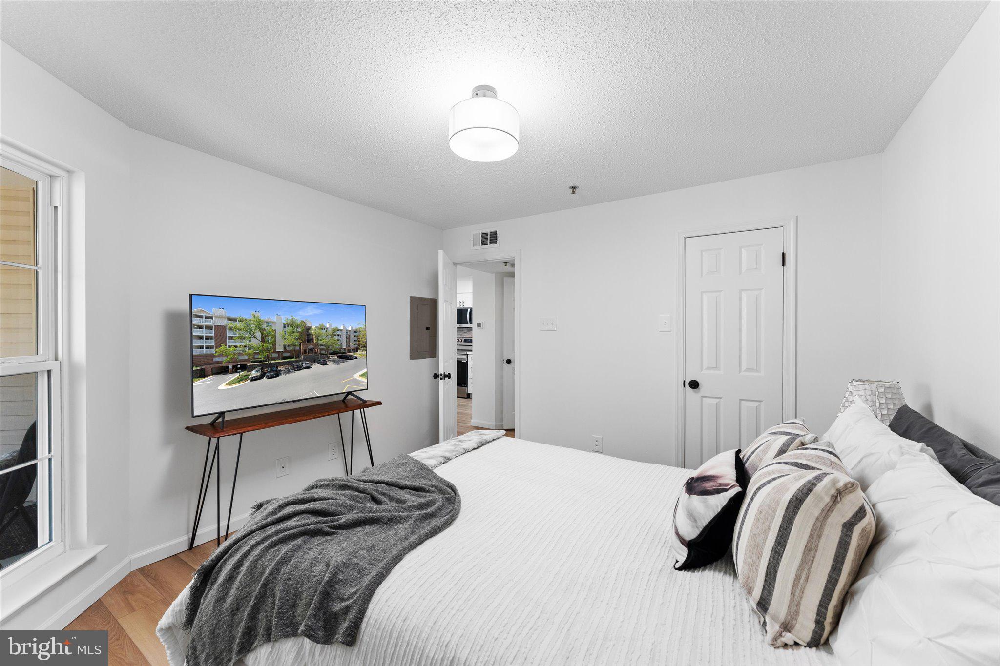 FOUNTAINS AT MCLEAN - Residential